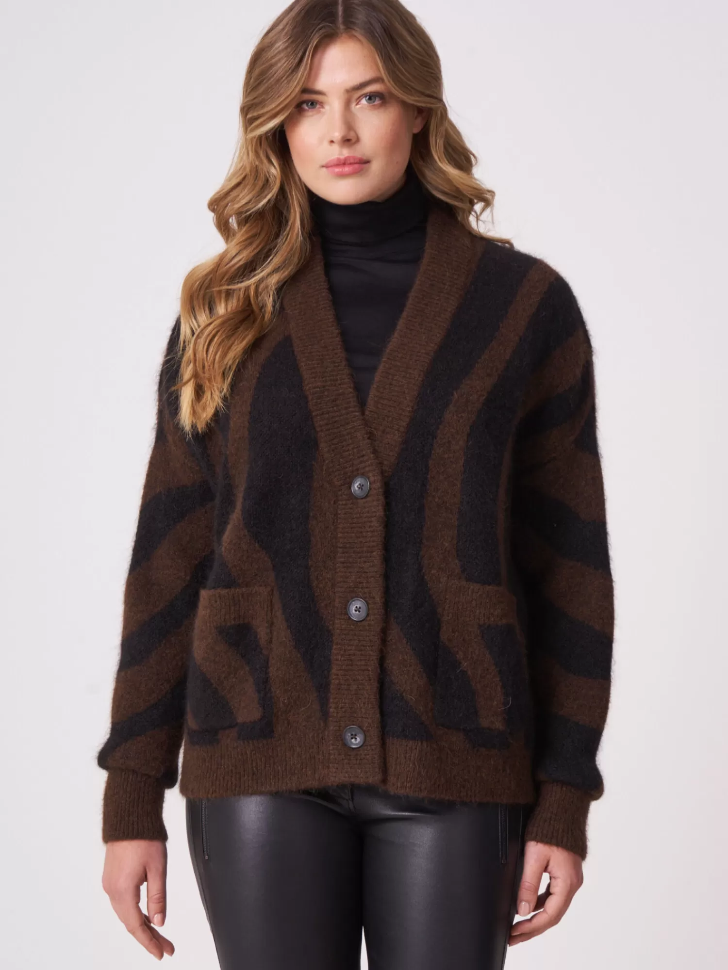 Pull femme col V jacquard tricoté main - Modèle oversize confortable à motifs graphiques