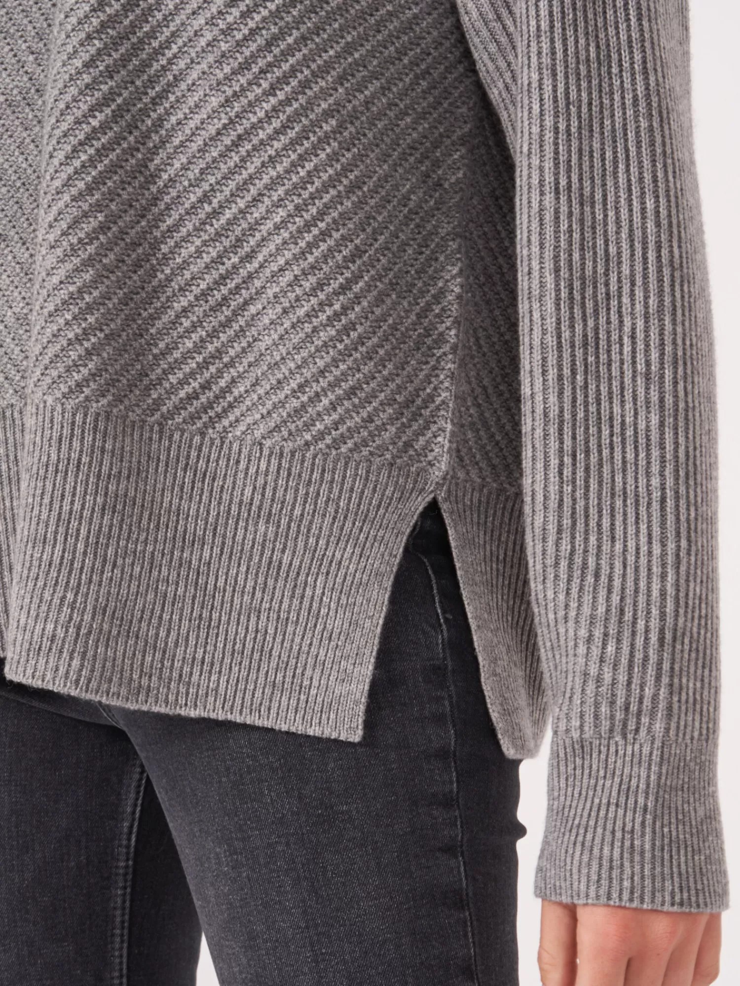 Pull Femme Oversize Élégant en Laine Douce – Motif Côtes Diagonales Tendance