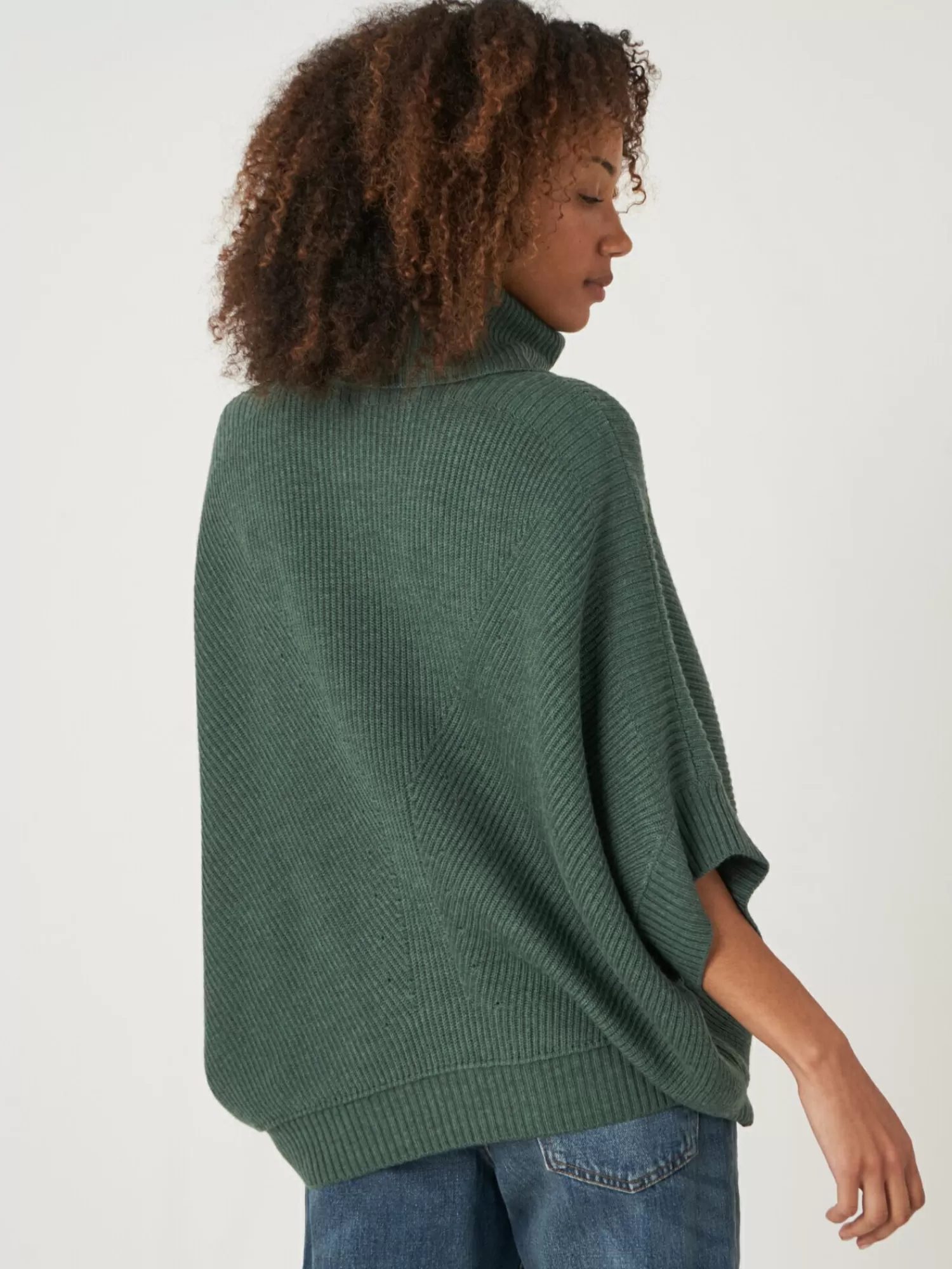 Pull poncho oversize à col montant - Confort féminin en laine douce