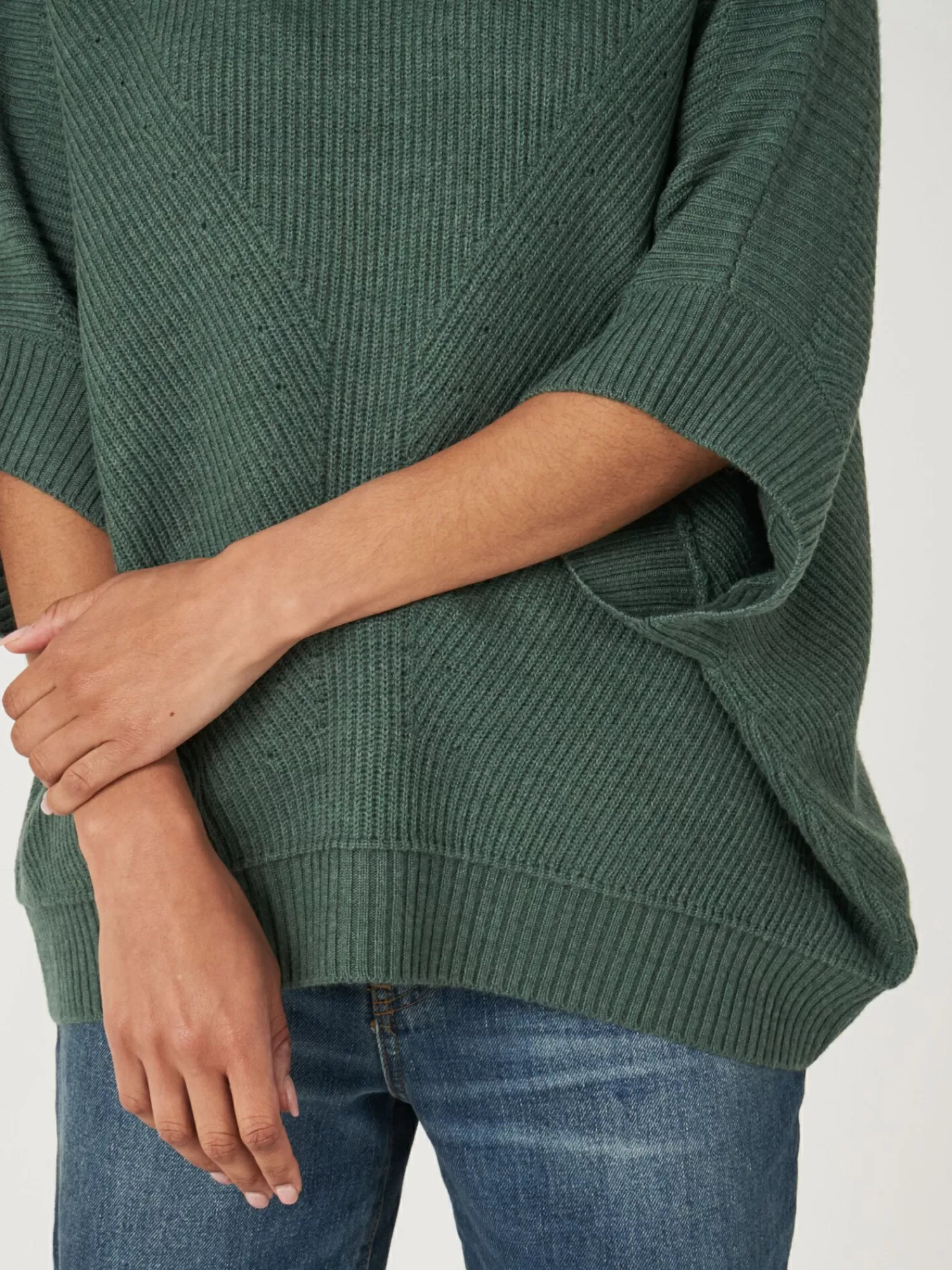 Pull poncho oversize à col montant - Confort féminin en laine douce