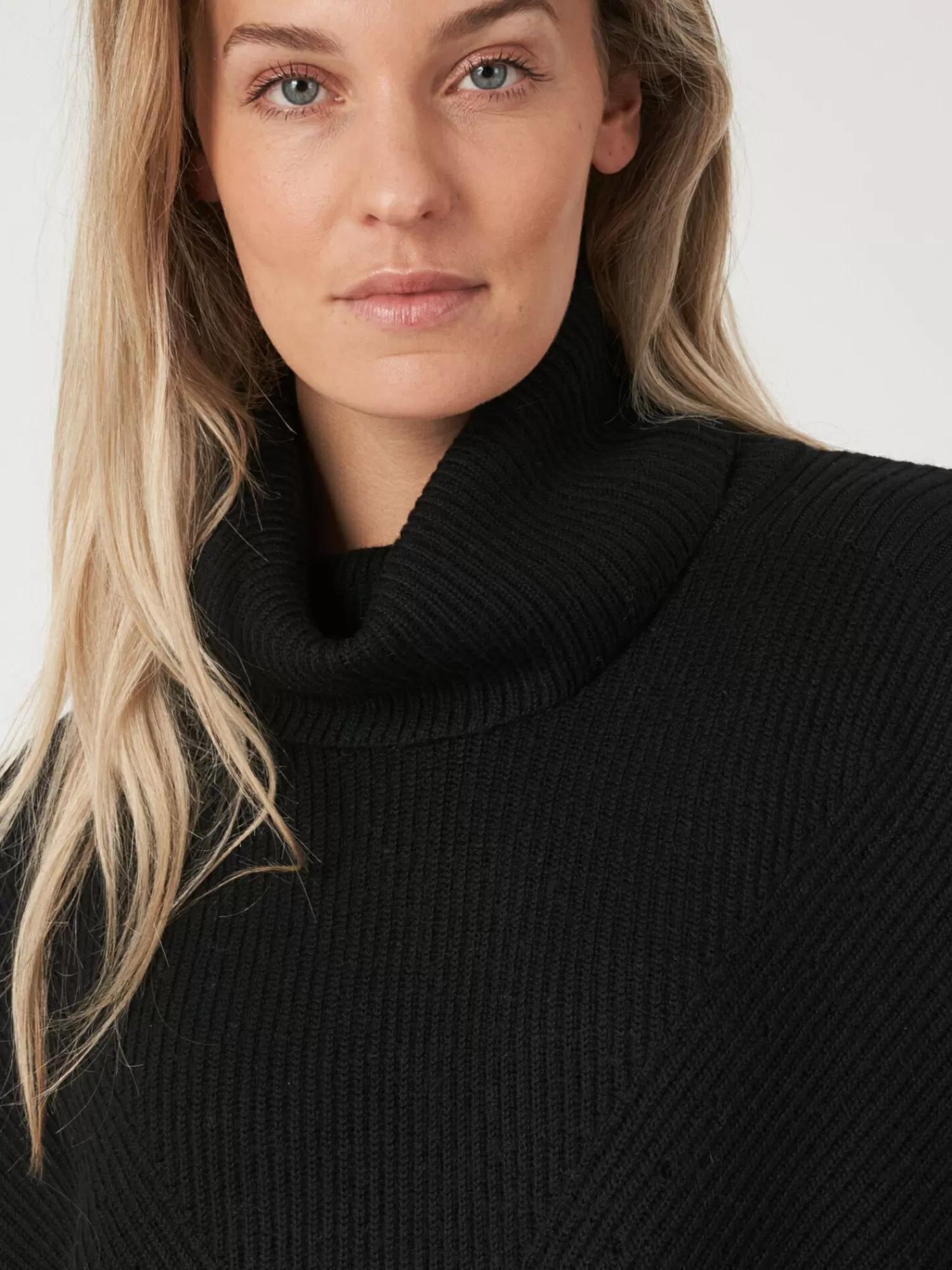 Pull-over Poncho Femme Décontracté - Taille Oversize avec Col Roulé Doux | Style Tendance en Promotion