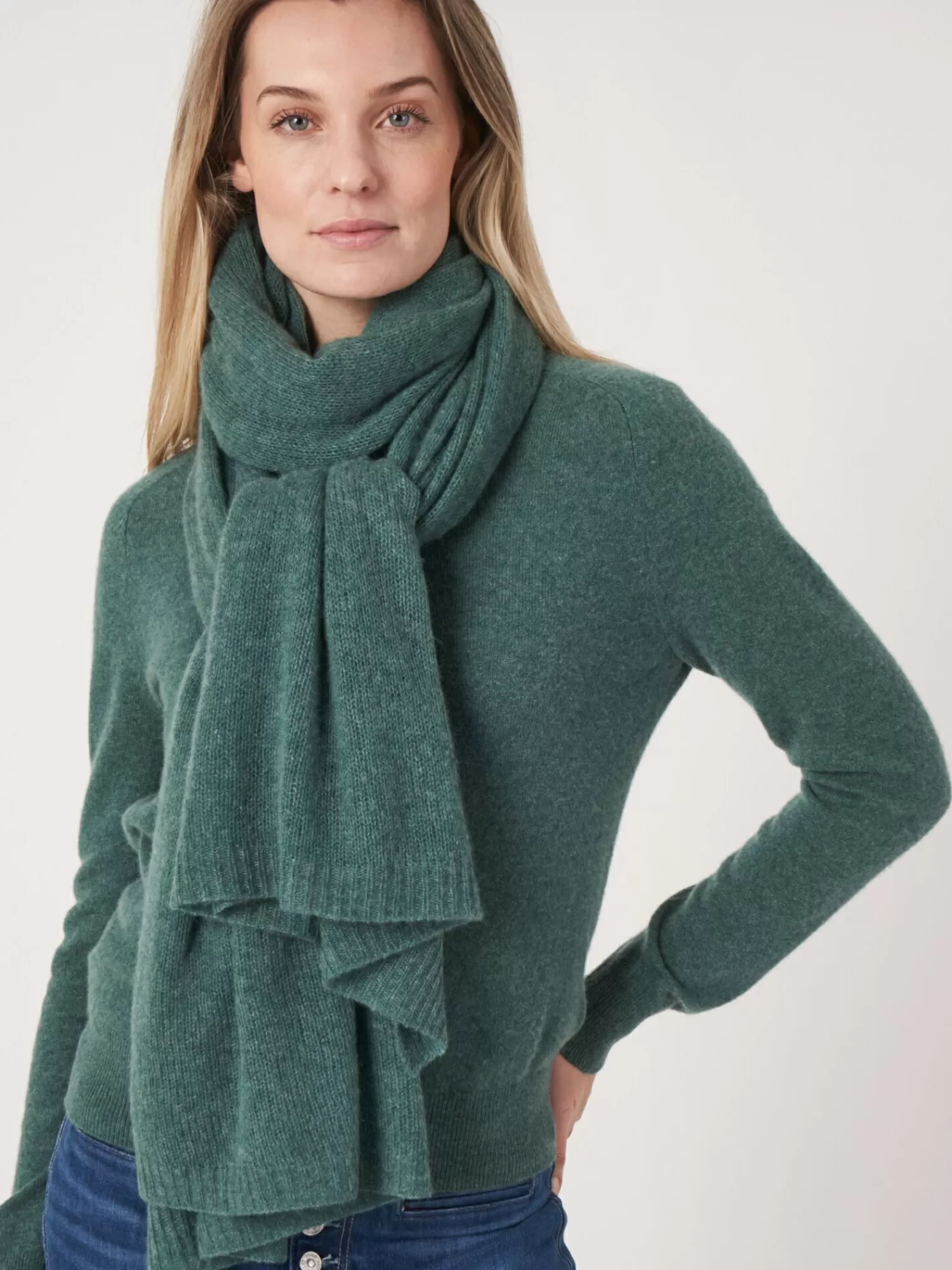 Écharpe Femme Oversized à Motif Côtelé - Confort et Style en Un Accessible 

(Alternative subtile : 