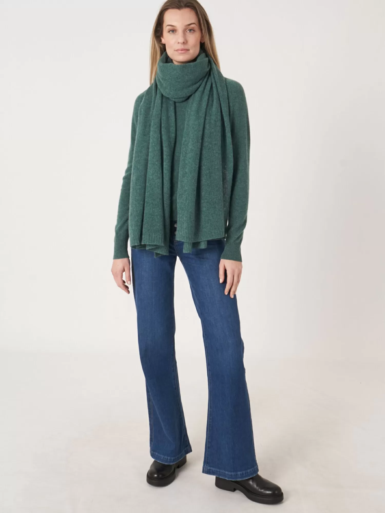 Écharpe Femme Oversized à Motif Côtelé - Confort et Style en Un Accessible 

(Alternative subtile : 