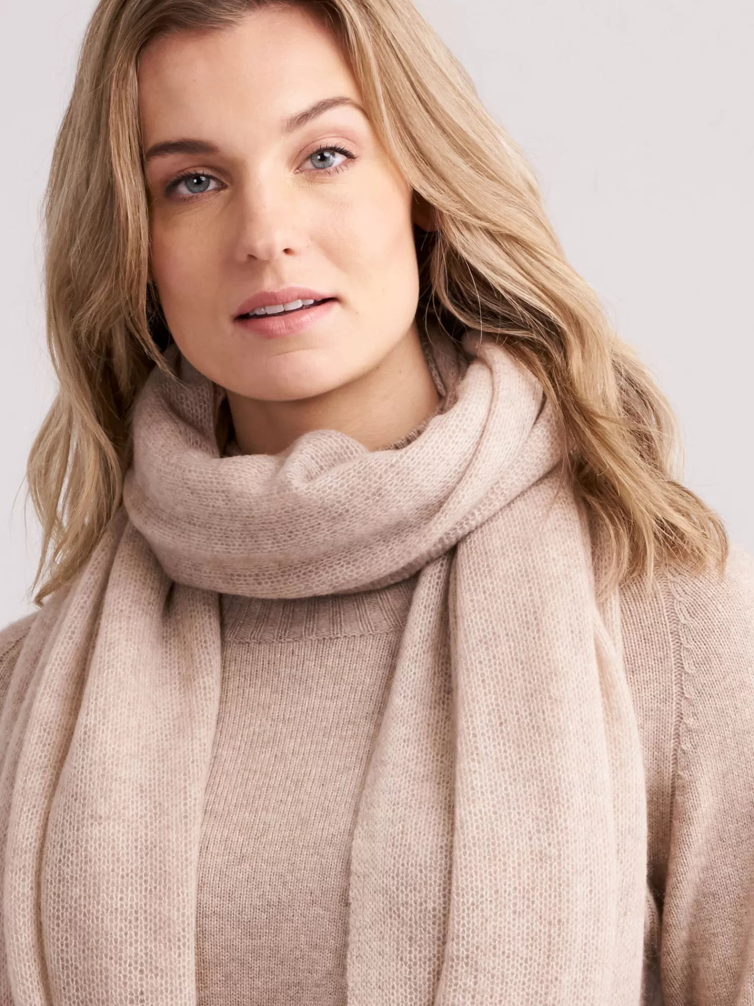 Écharpe Femme en Cachemire - Modèle Long et Doux pour un Hiver Élégant