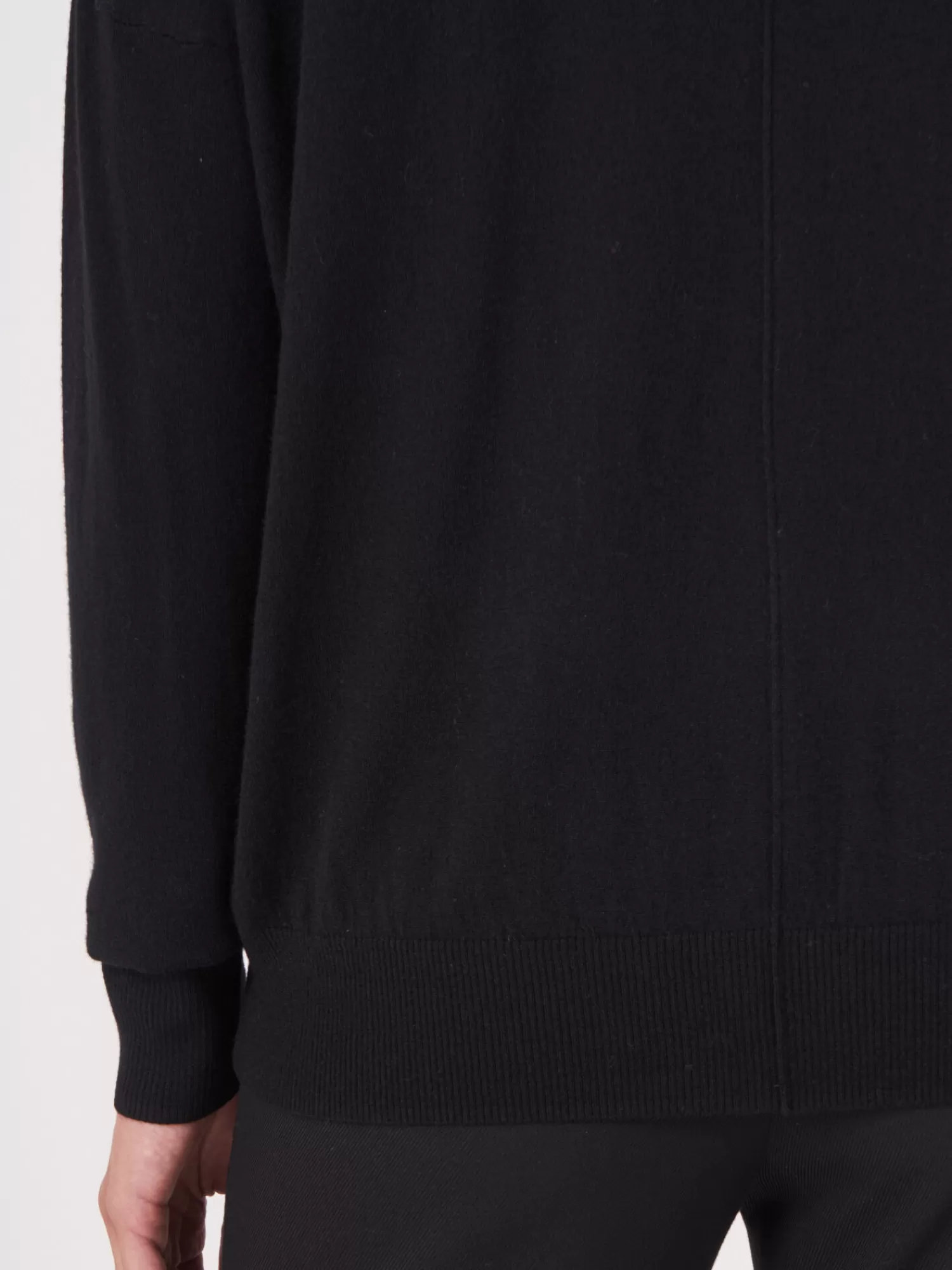 Découvrez notre pull femme oversize en cachemire mélangé - Couture latérale, confort inégalé et style intemporel
