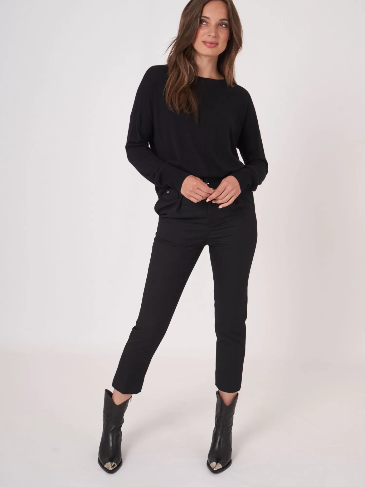 Découvrez notre pull femme oversize en cachemire mélangé - Couture latérale, confort inégalé et style intemporel