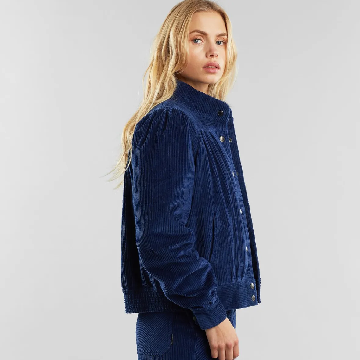 Veste matelassée femme Ljungby en velours côtelé bleu nuit – Promotion exclusive