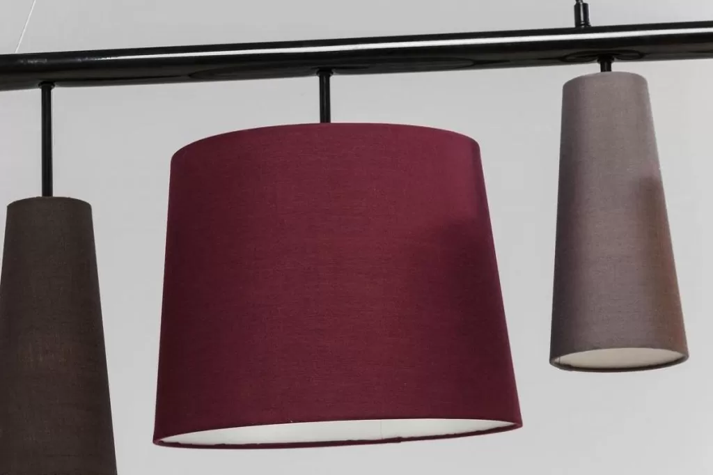 Luminaire suspendu design KARE - Modèle Parecchi Colore 100 cm, suspension élégante pour décoration intérieure contemporaine avec jeu de couleurs harmonieux. Parfait pour éclairer votre salon avec style.