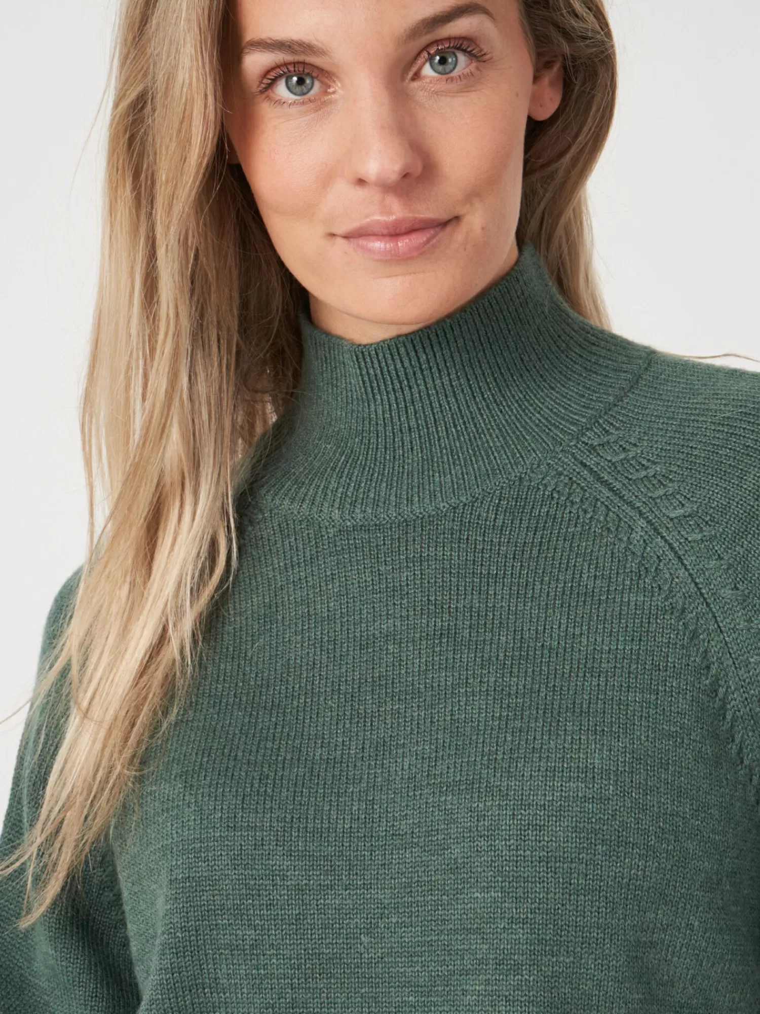 Pull Femme en Laine Mérinos Doux à Col Montant et Manches Raglan - Confort Élégant