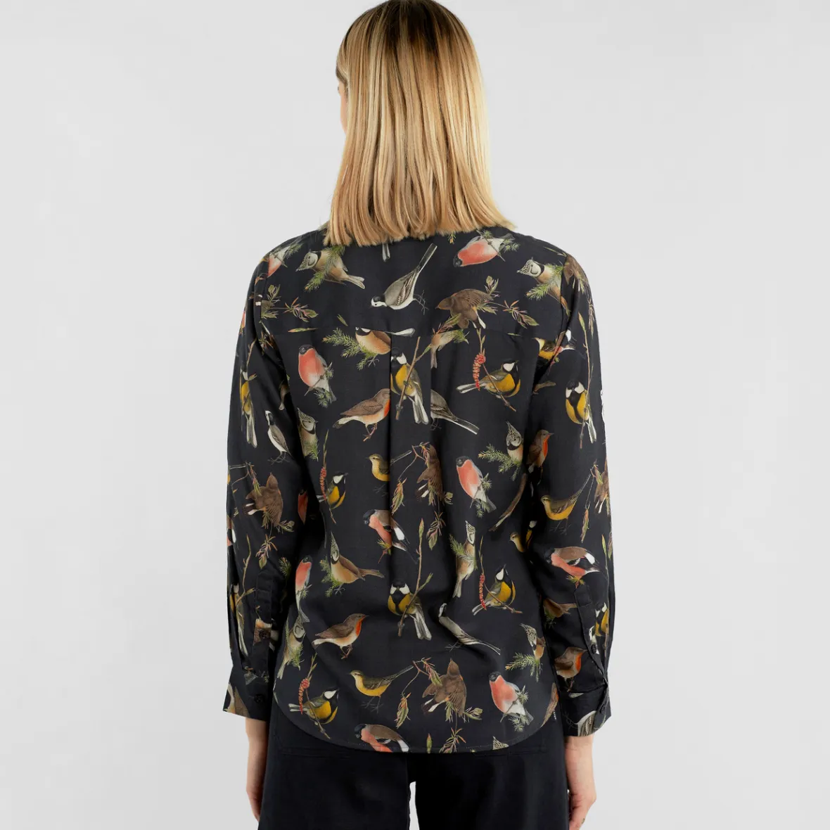 Nouveau modèle Dorothea - T-shirt femme imprimé oiseaux d'automne en destockage - Noir ébène