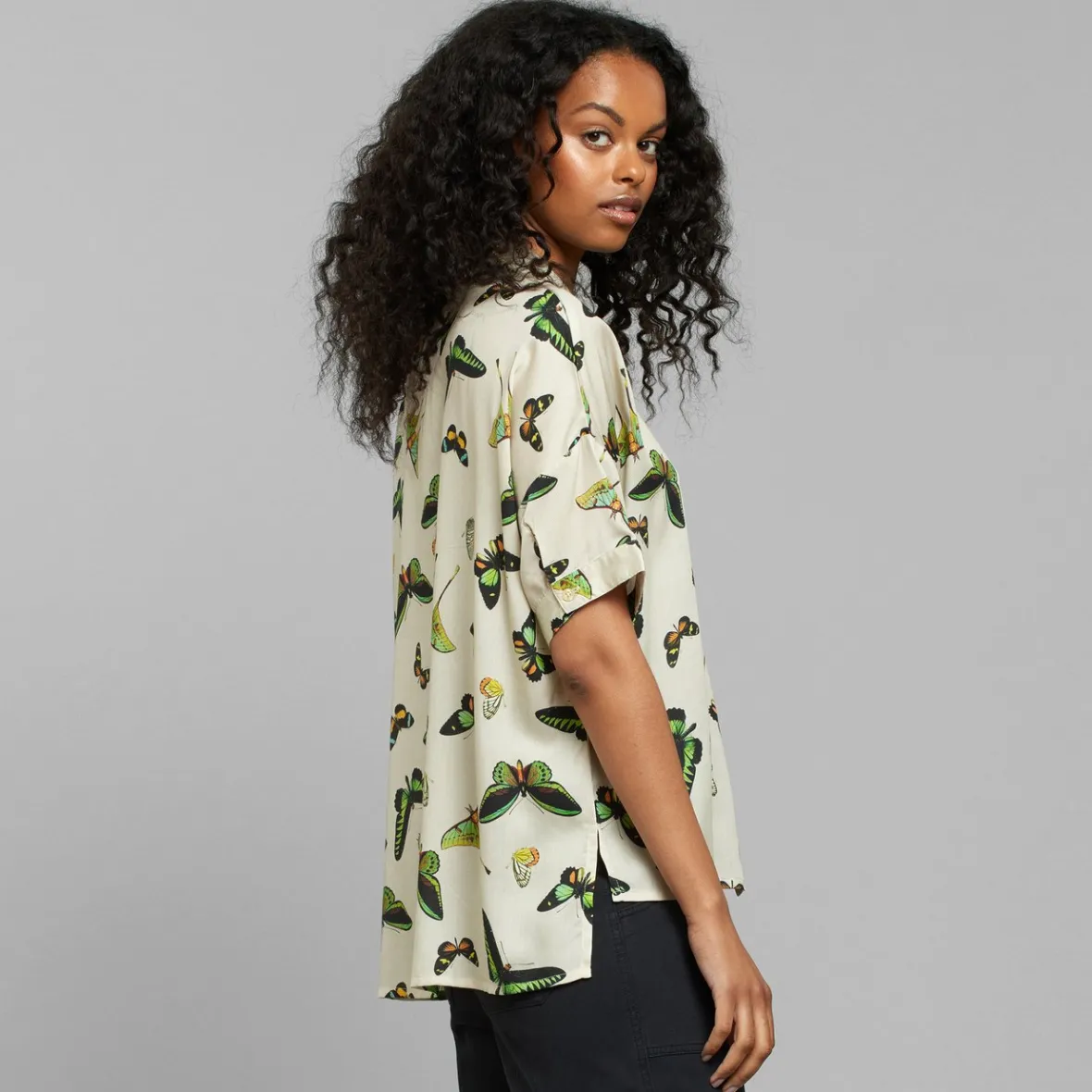 Chemise Femme Élégante Motif Papillon - Blanc Cèdre - Nouvelle Collection NiBé | Vente Flash Printemps