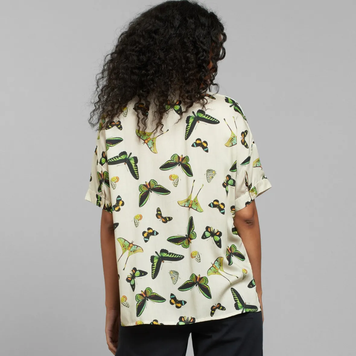 Chemise Femme Élégante Motif Papillon - Blanc Cèdre - Nouvelle Collection NiBé | Vente Flash Printemps