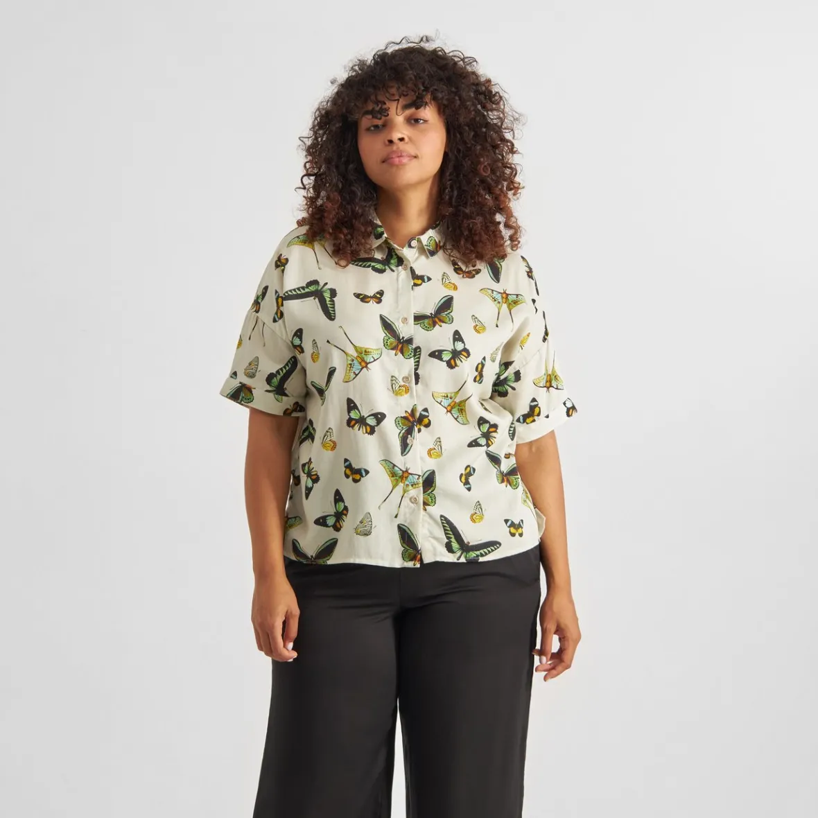 Chemise Femme Élégante Motif Papillon - Blanc Cèdre - Nouvelle Collection NiBé | Vente Flash Printemps