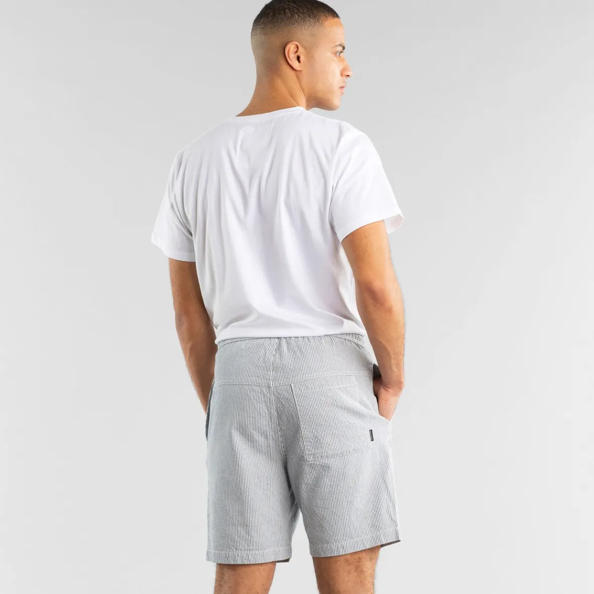 Élégants Shorts à Rayures Fines - Promotion Exclusive en Déstockage Vejle
