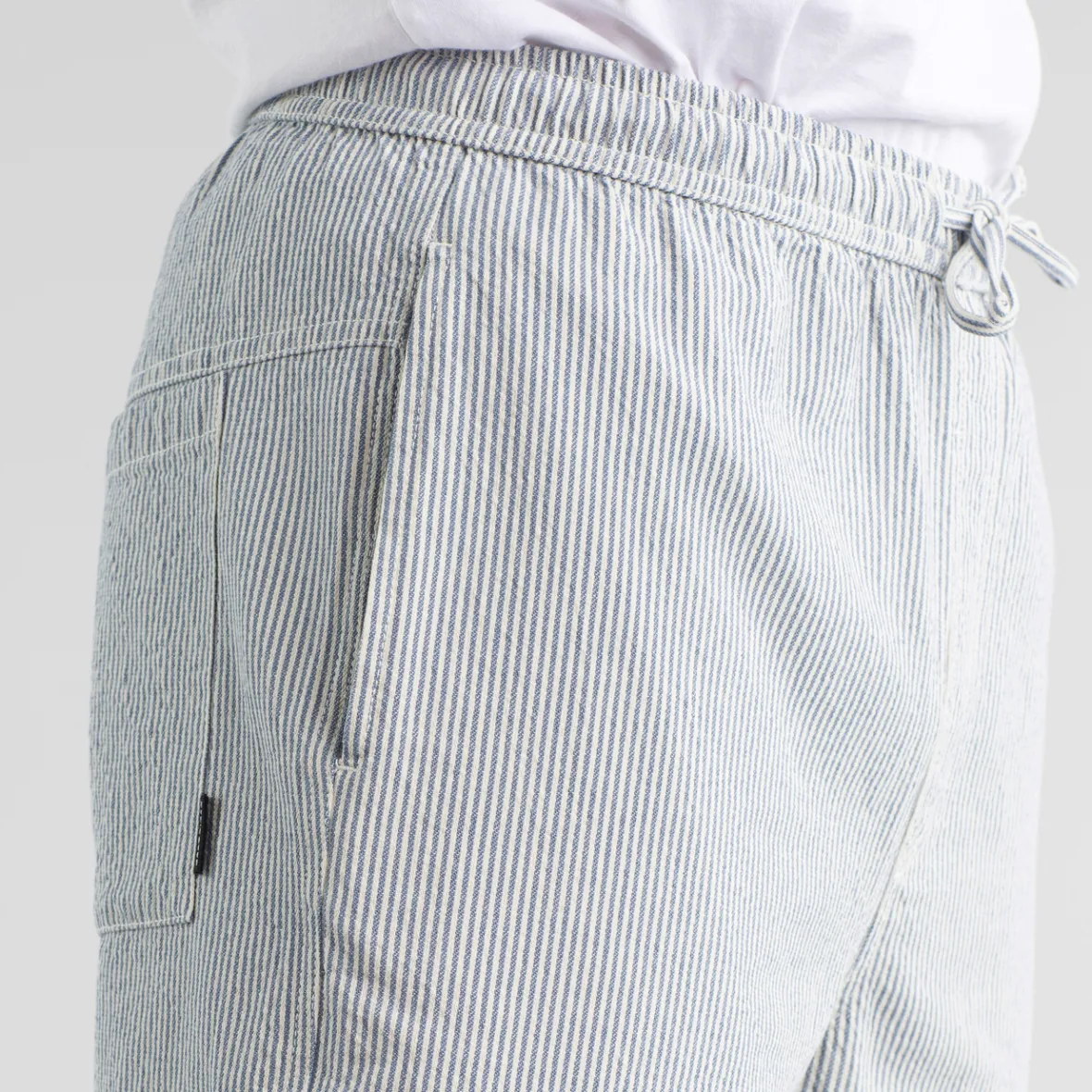 Élégants Shorts à Rayures Fines - Promotion Exclusive en Déstockage Vejle