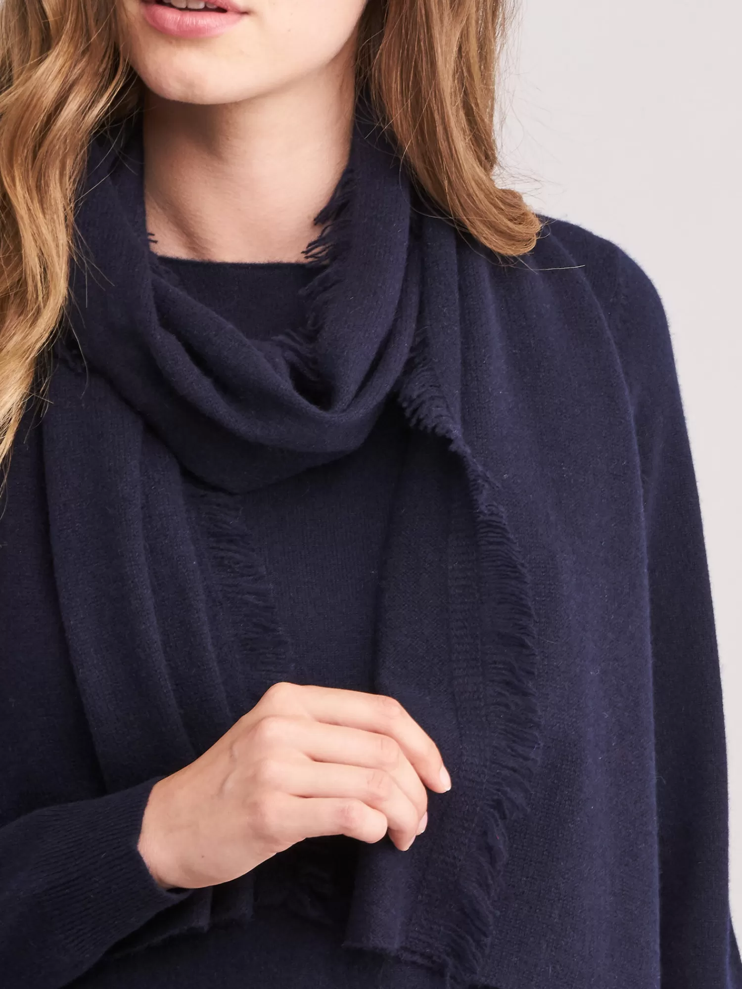 Écharpe en cachemire bio certifié à franges délicates - Accessoire tendance pour femme