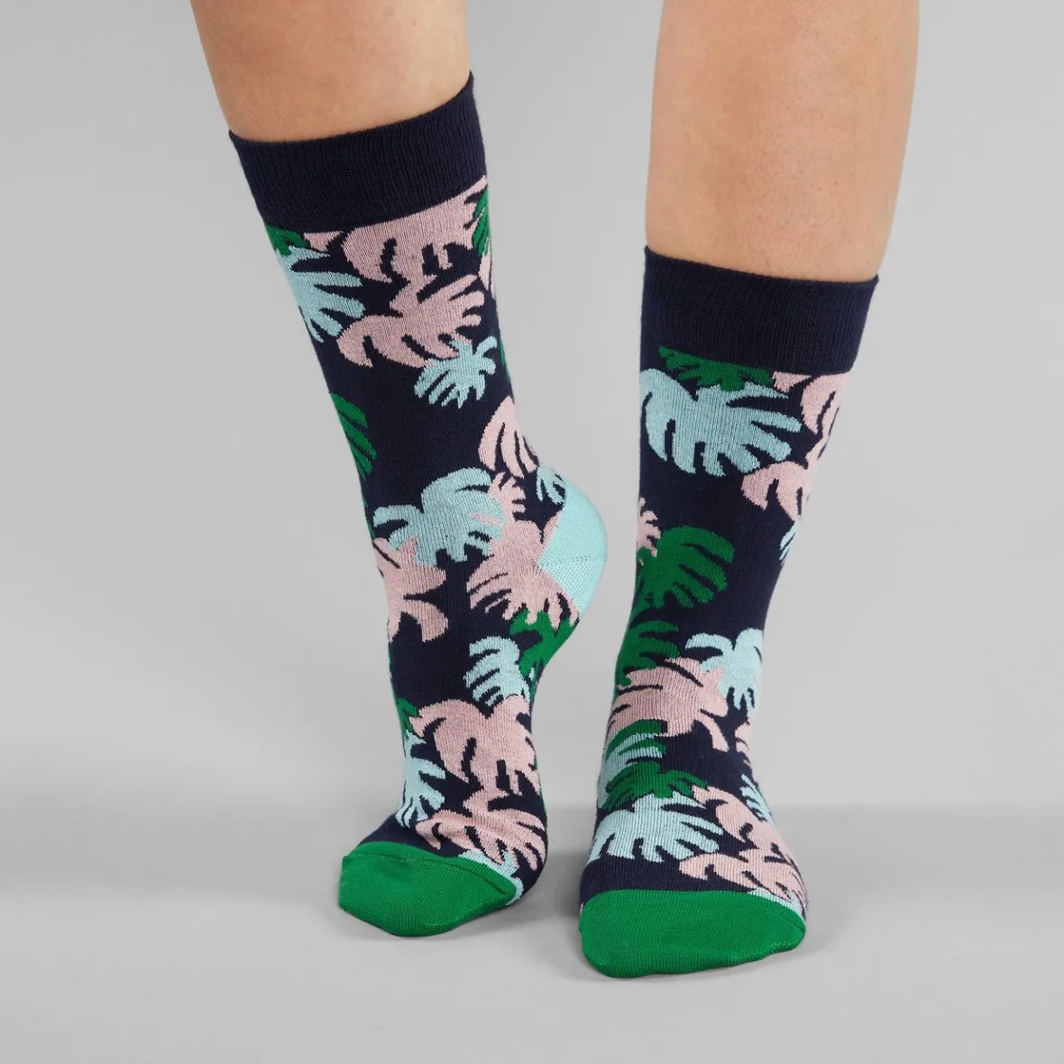 Chaussettes Femme Élégantes - Motif Monstera Marine en Promotion | Marque Sigtuna