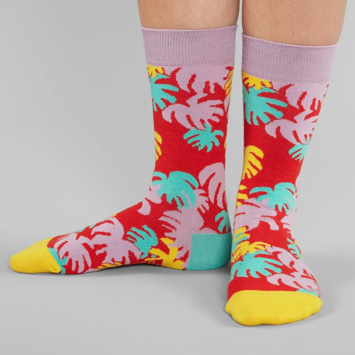 Chaussettes Femme Rouge Monstera - Design Tropical Élégant par Sigtuna | Confort Optimal pour Pieds Tendance | Modèle Printanière en Coton Respirant