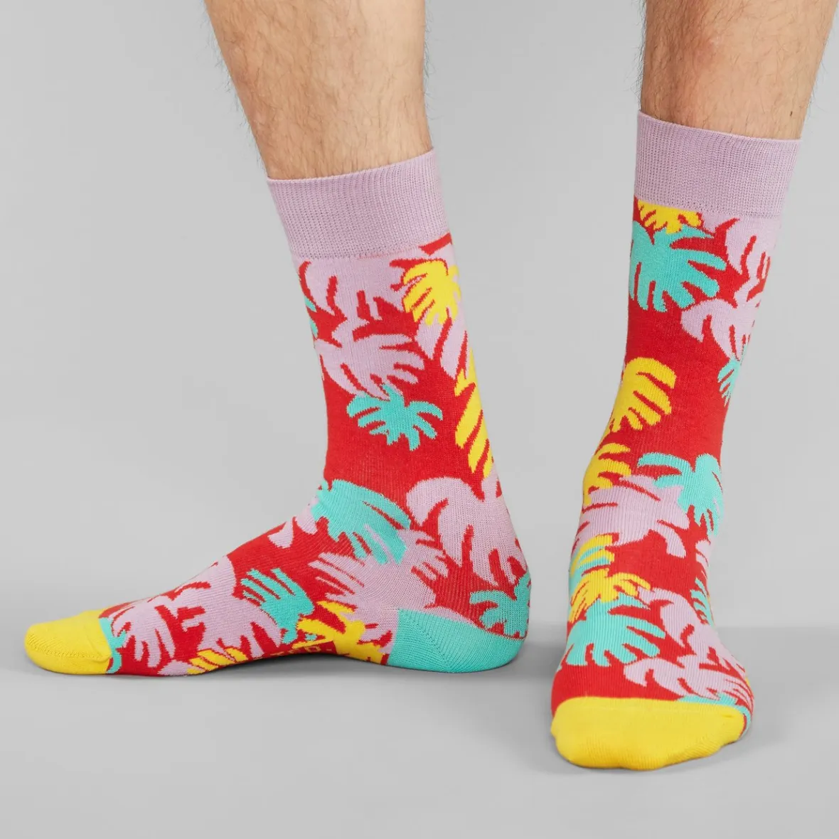 Chaussettes Femme Rouge Monstera - Design Tropical Élégant par Sigtuna | Confort Optimal pour Pieds Tendance | Modèle Printanière en Coton Respirant