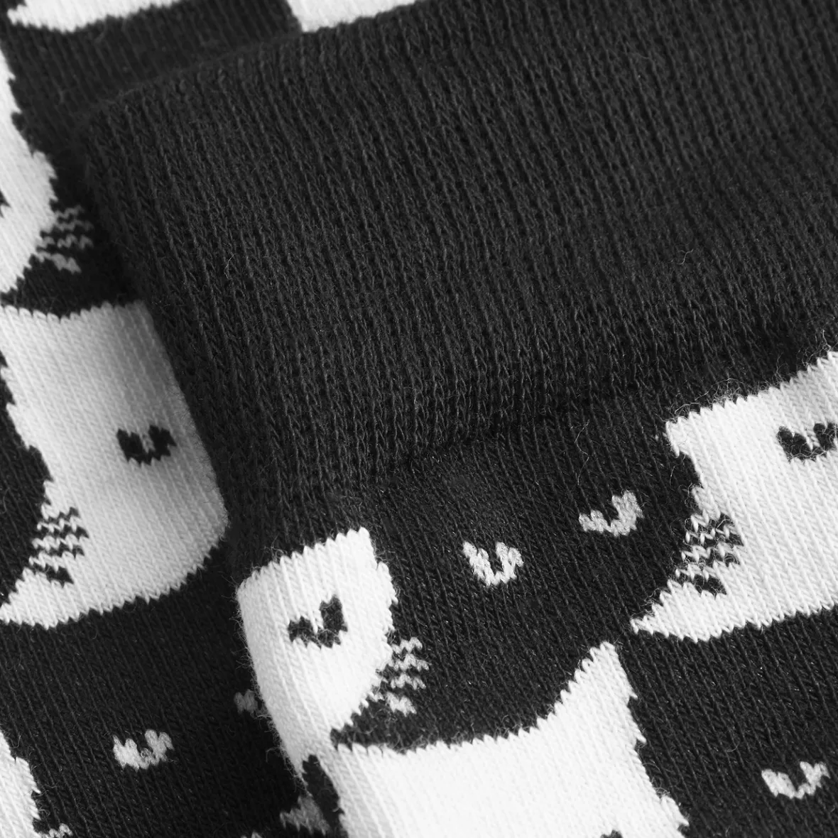 Chaussettes Femme Élégantes - Motifs Félins Pepita sur Fond Noir | Collection Sigtuna en Promotion