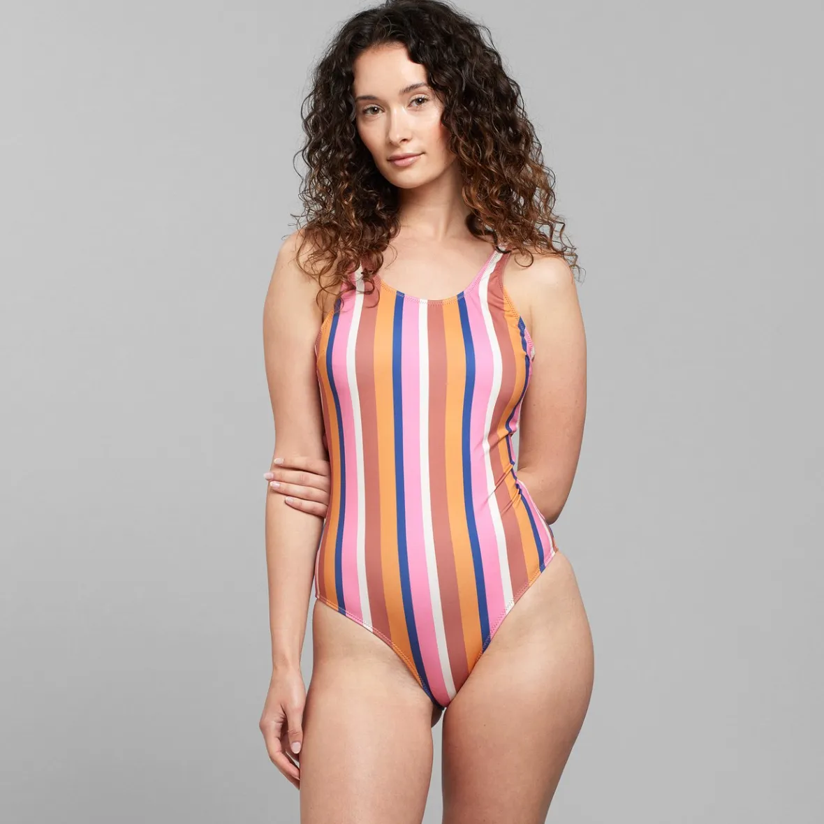 Maillots de bain sportifs femme à rayures asymétriques - Motif dégradé & coupes originales | Déstockage exclusif