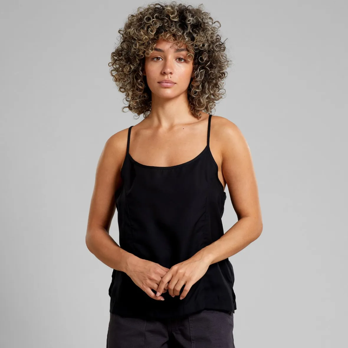 Débardeur Femme Noir Hoby - Top à Bretelles Léger en Promotion Éclair 

Style minimaliste pour sorties estivales - Vente exclusive en ligne limitée