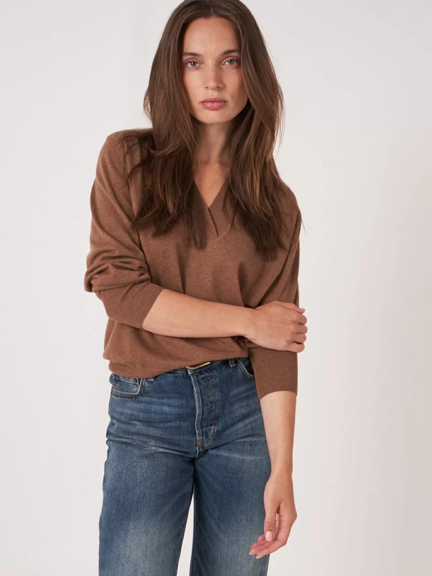 Pull féminin en maille douce avec décolleté V - Style confortable en liquidation exclusive