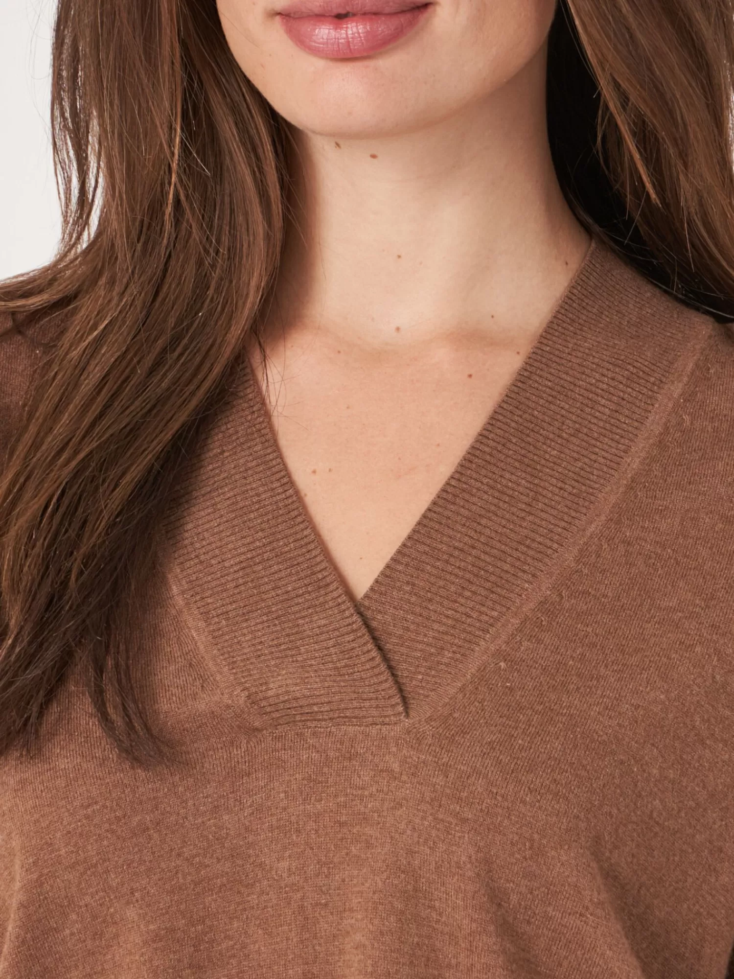 Pull féminin en maille douce avec décolleté V - Style confortable en liquidation exclusive