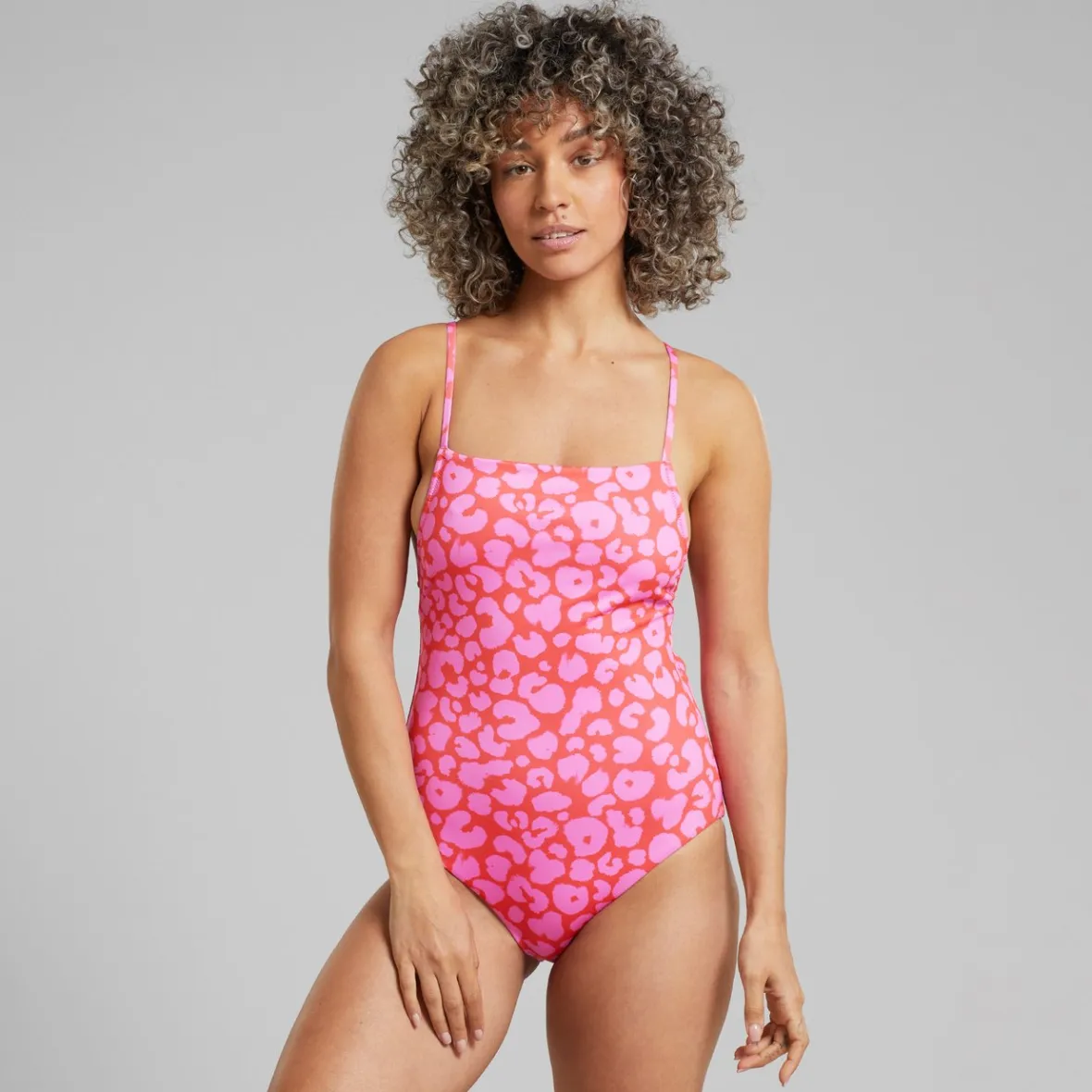 Maillot de bain Vinterviken léopard peint - Rouge vibrante en soldes exceptionnels 

Découvrez notre collection femme limitée : motifs animaliers audacieux et coupes flatteuses. Disponible en dernières pièces à prix outlet.