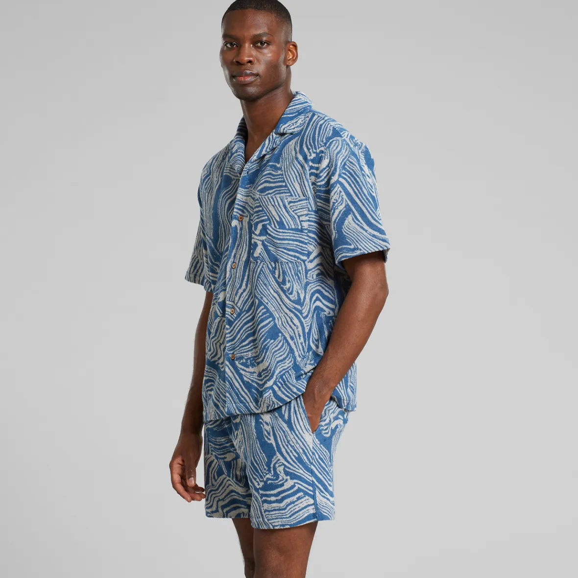 Élégant short Essingen en tissu éponge - Bleu tourbillon minéral en promotion exclusive