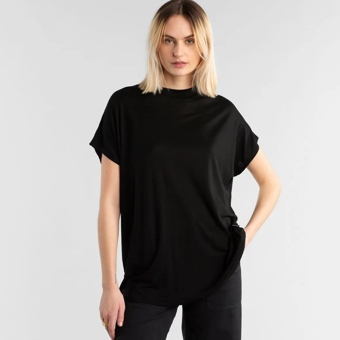 Destockage Flor : Collection Noire Tendance pour Femme - Modèles Exclusifs