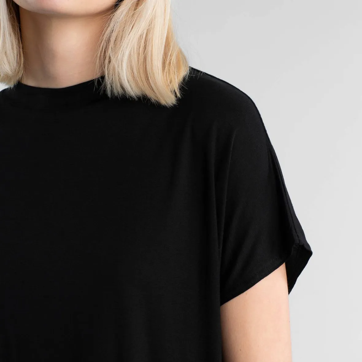 Destockage Flor : Collection Noire Tendance pour Femme - Modèles Exclusifs