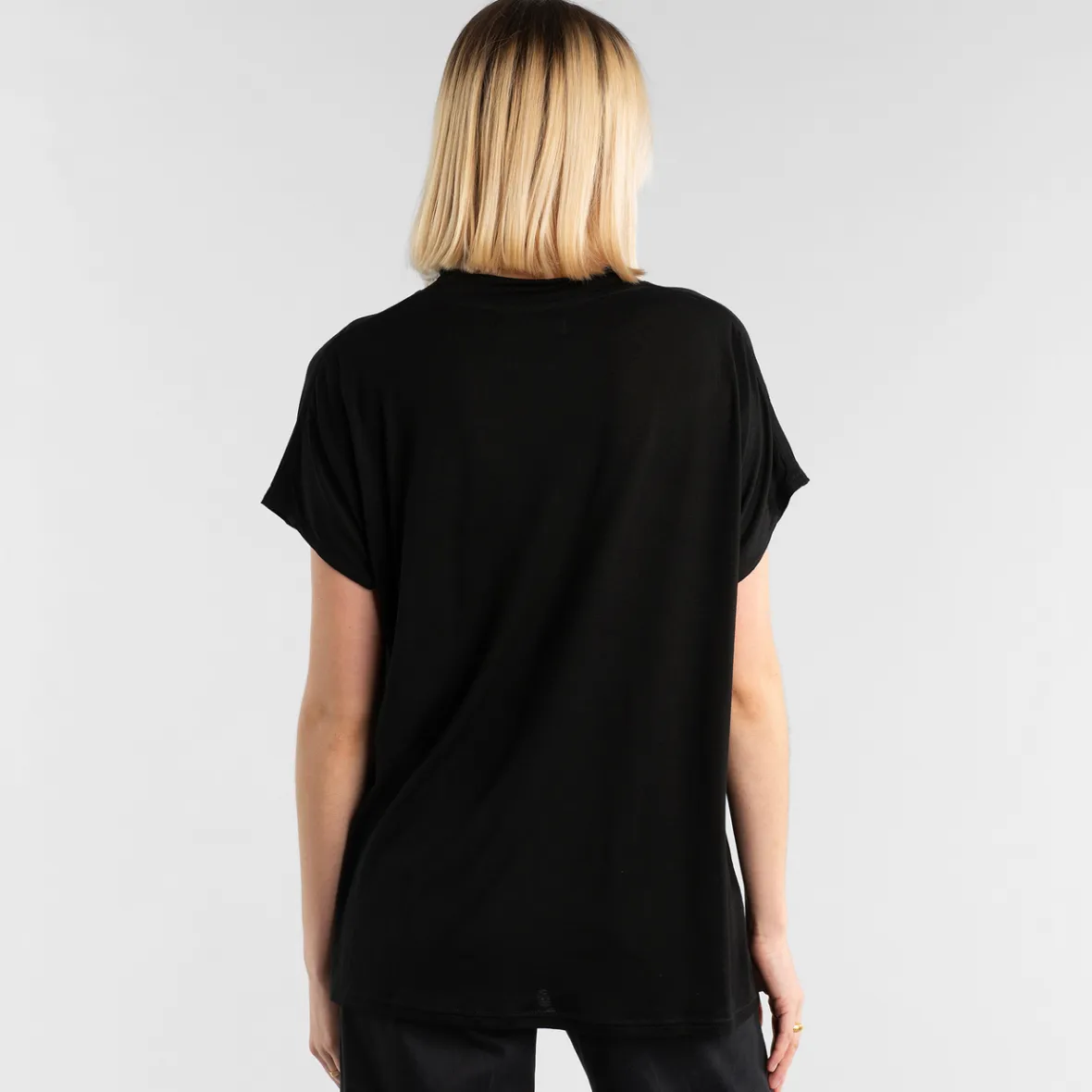 Destockage Flor : Collection Noire Tendance pour Femme - Modèles Exclusifs