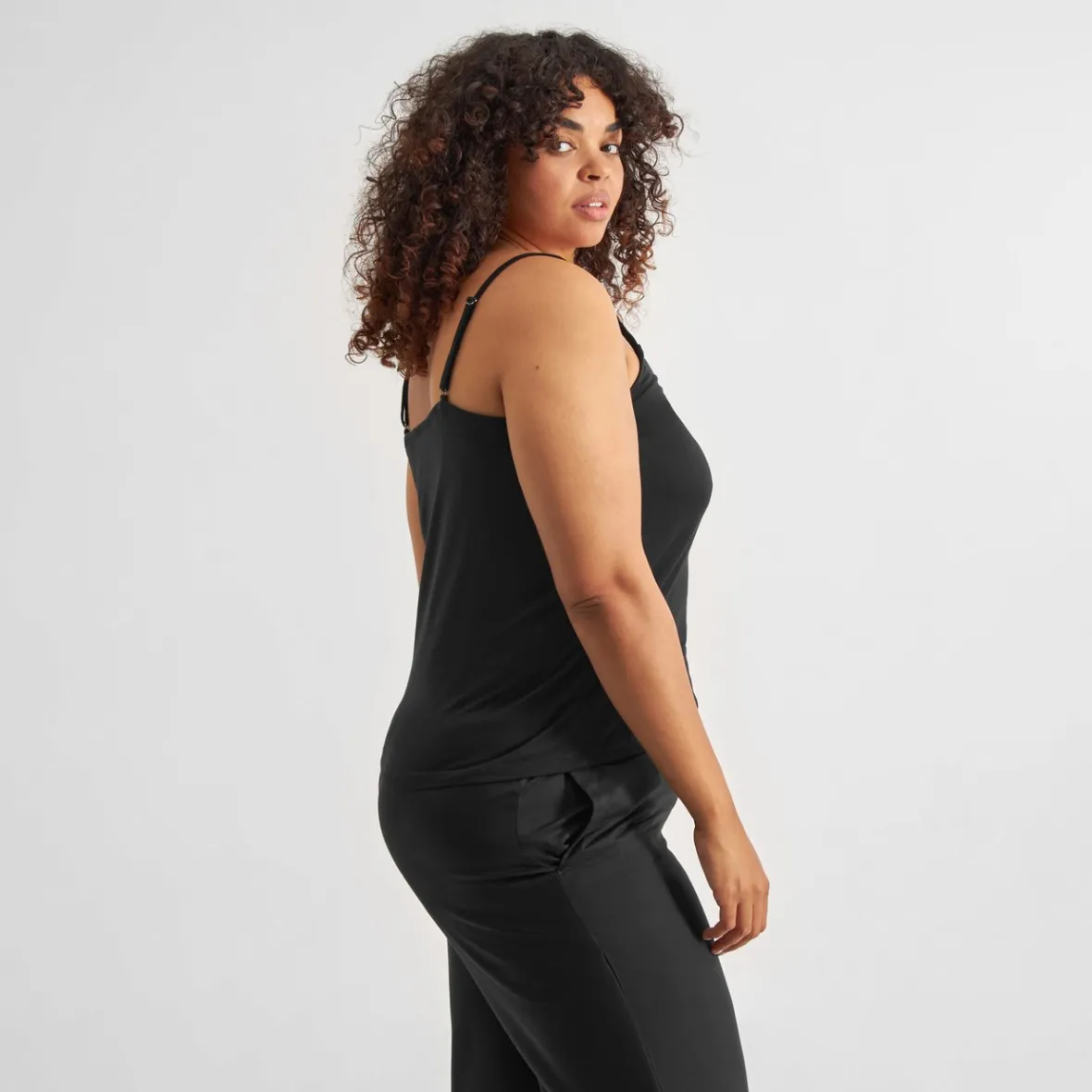 Lykke : Collection Noir Essentielle - Promotions Exclusives en Ligne !