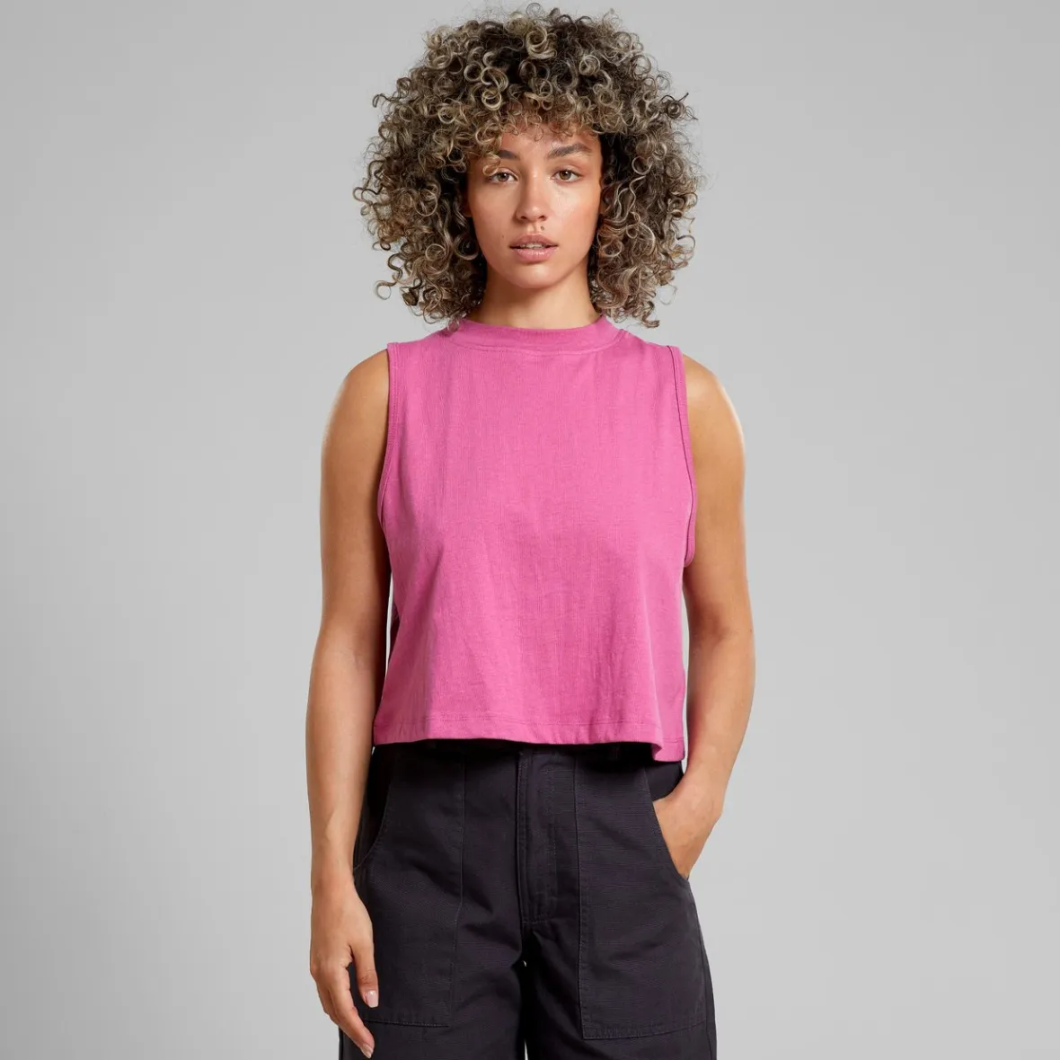 Découvrez notre nouveau modèle Namsos en chanvre - Top violet pourpré pour femme | Collection exclusive en promotion 

Variante alternative possible :  
Top féminin Namsos en fibre de chanvre - Teinte violet profond | Profitez des soldes exceptionnelles sur notre dernière collection