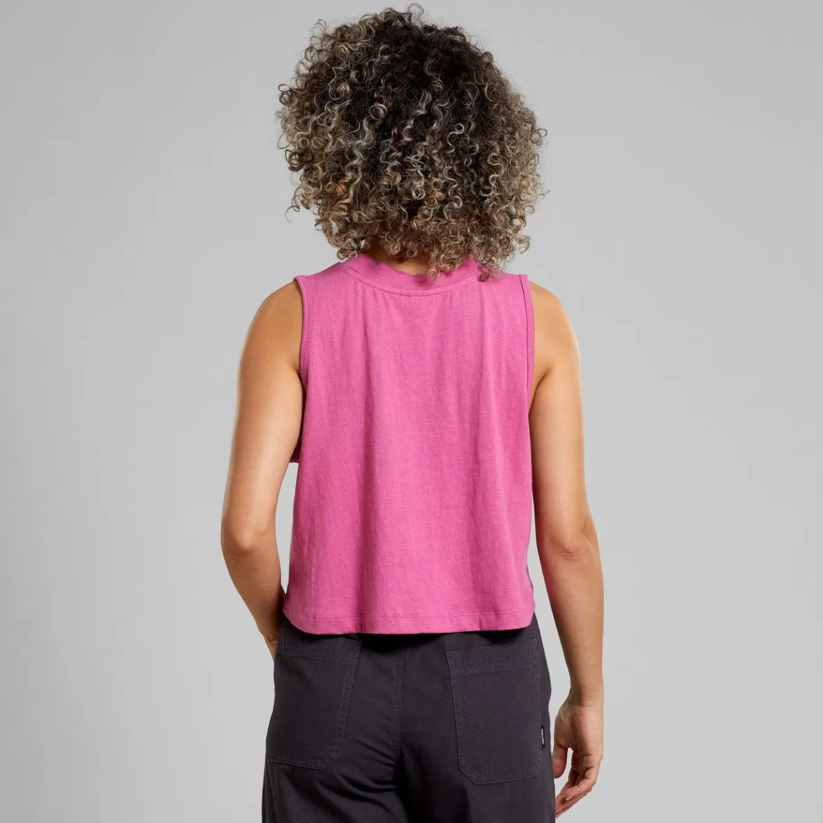 Découvrez notre nouveau modèle Namsos en chanvre - Top violet pourpré pour femme | Collection exclusive en promotion 

Variante alternative possible :  
Top féminin Namsos en fibre de chanvre - Teinte violet profond | Profitez des soldes exceptionnelles sur notre dernière collection