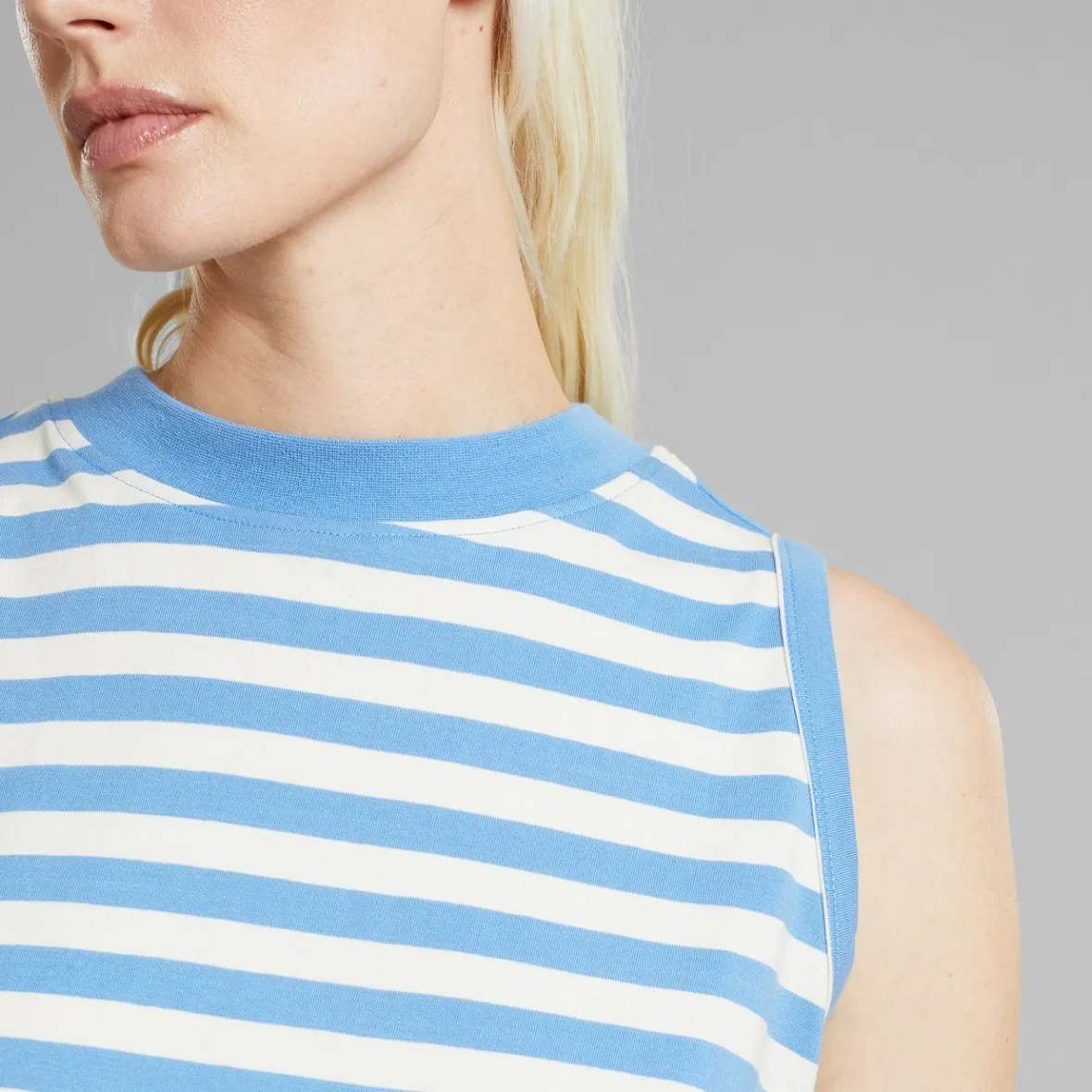 Promo Éclair : Débardeur rayures Namsos bleu Della pour femme - Soldes exceptionnelles !