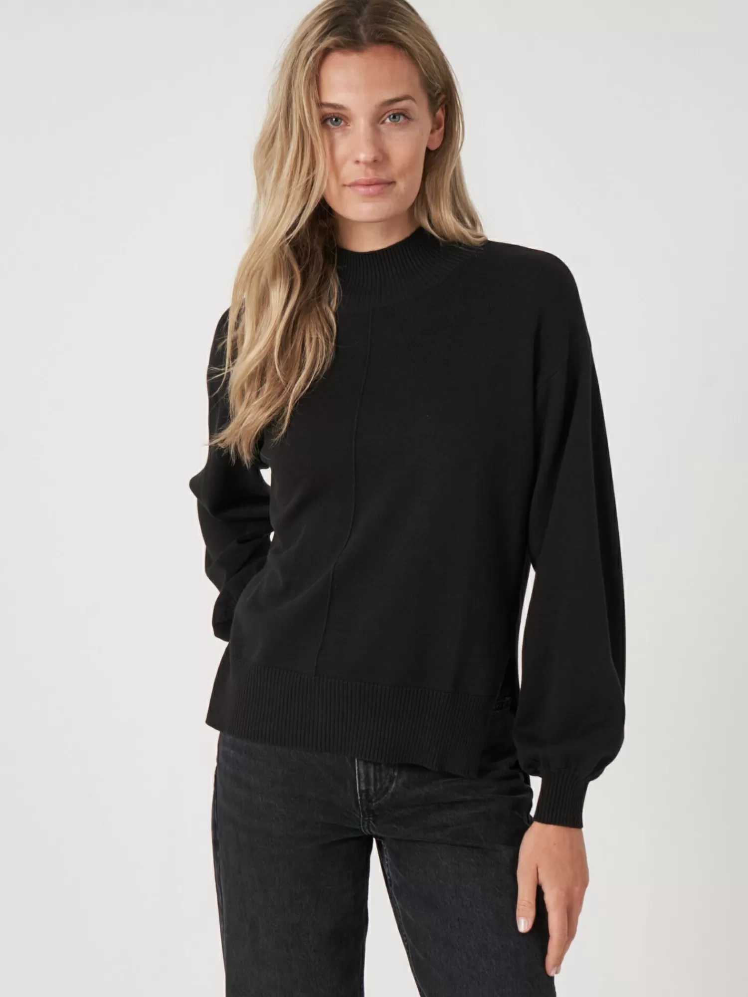 Découvrez le pull femme à col montant avec manches bouffantes en mélange coton - Confort et style assurés