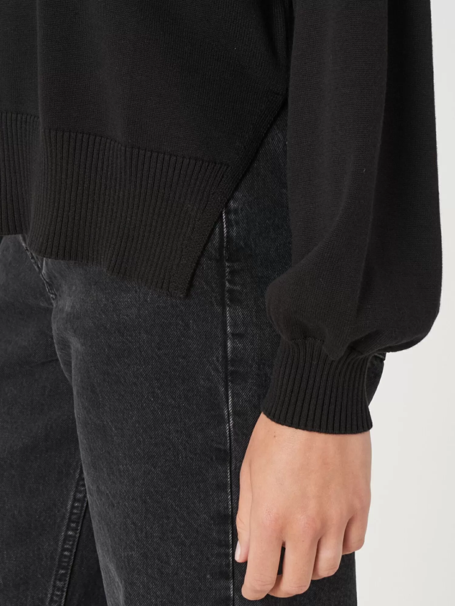 Découvrez le pull femme à col montant avec manches bouffantes en mélange coton - Confort et style assurés