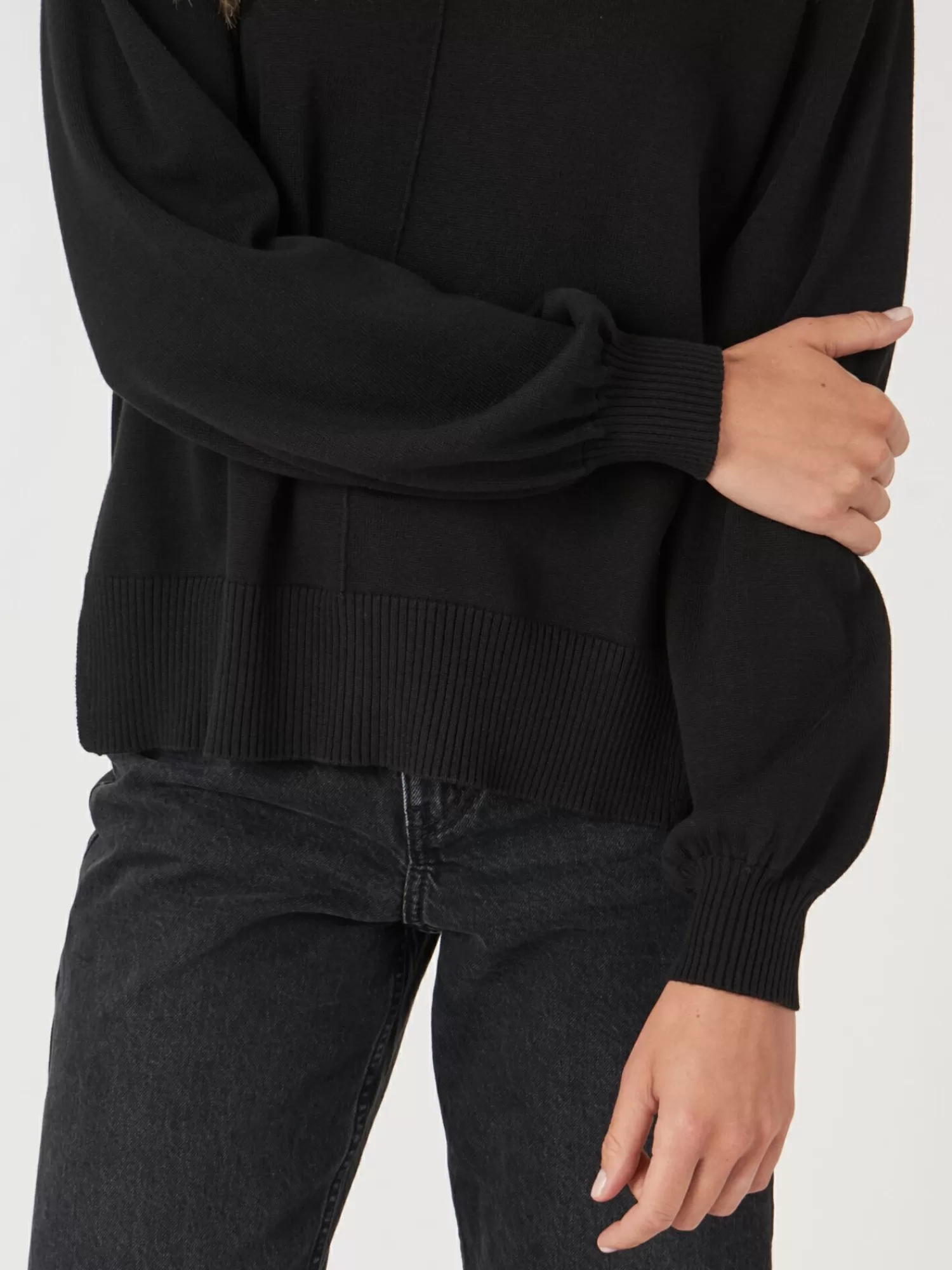 Découvrez le pull femme à col montant avec manches bouffantes en mélange coton - Confort et style assurés