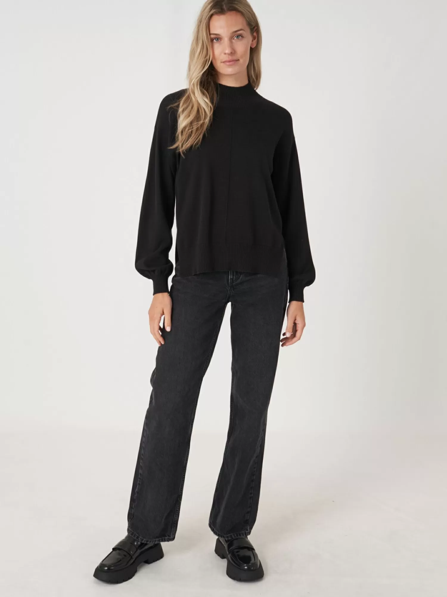 Découvrez le pull femme à col montant avec manches bouffantes en mélange coton - Confort et style assurés