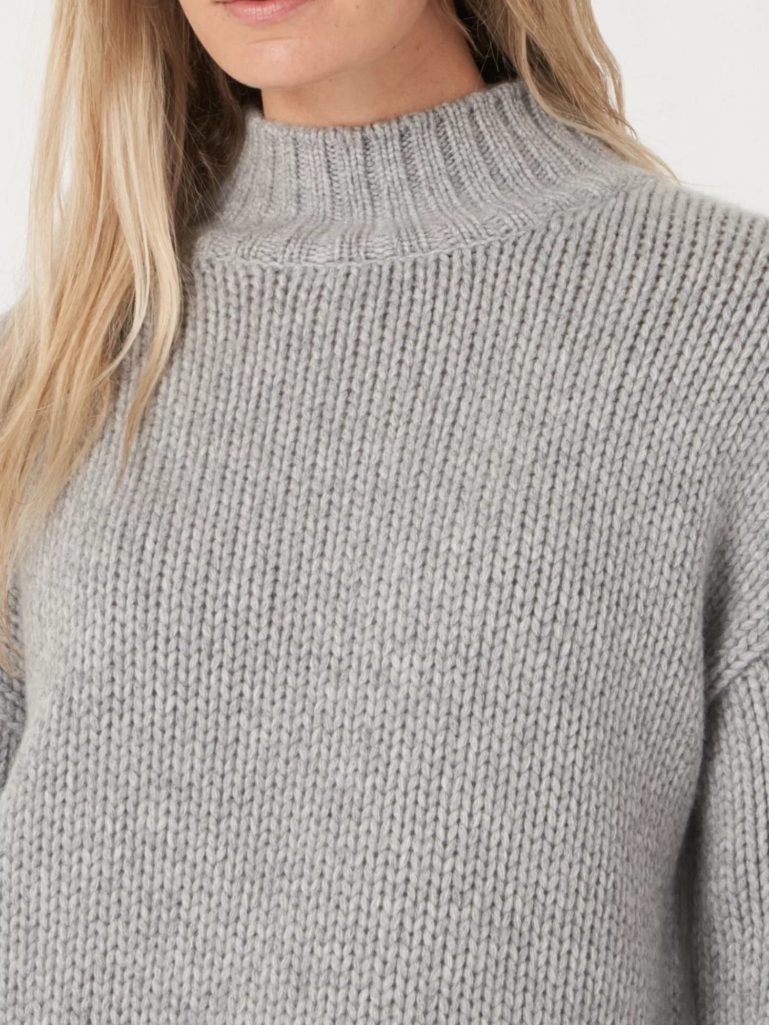 Pull Femme Élégant à Col Montant - Motifs Brodés Unique & Tendance | Édition Limitée
