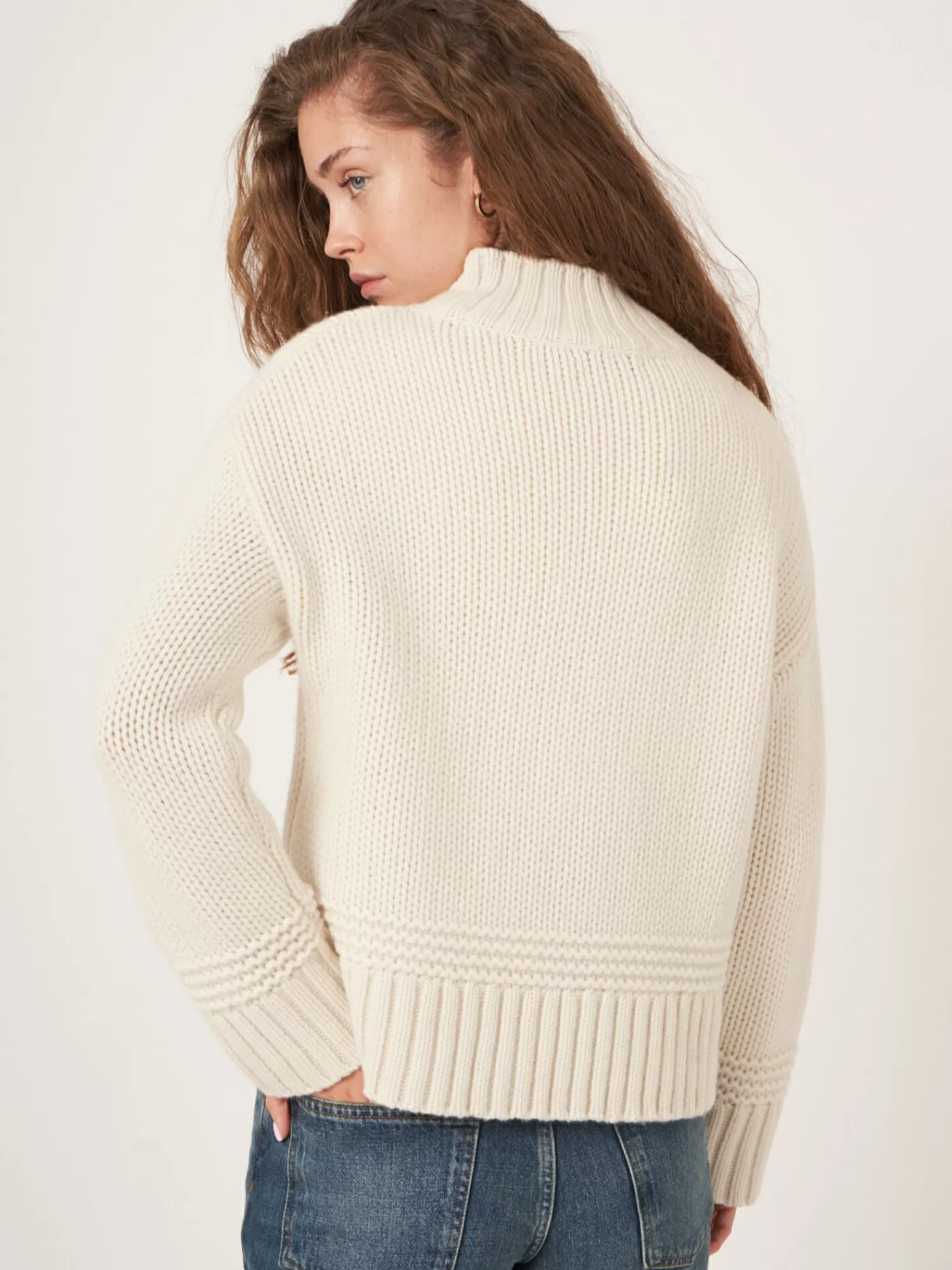 Pull Femme Chic à Col Montant avec Motifs Ajourés - Style Urbain Hiver 2024