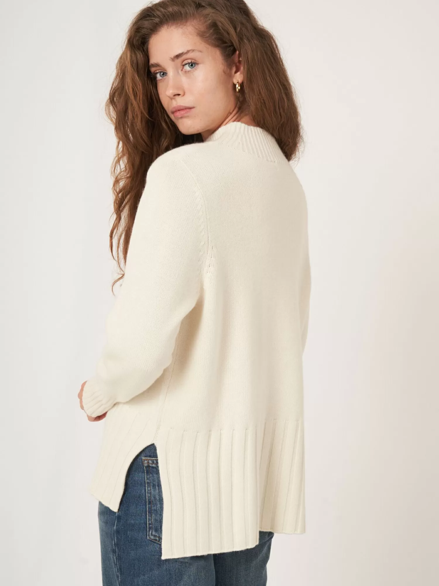 Pull Femme Élégant à Col Montant - Motif Câblé Tendance pour Look Hivernal Cosy