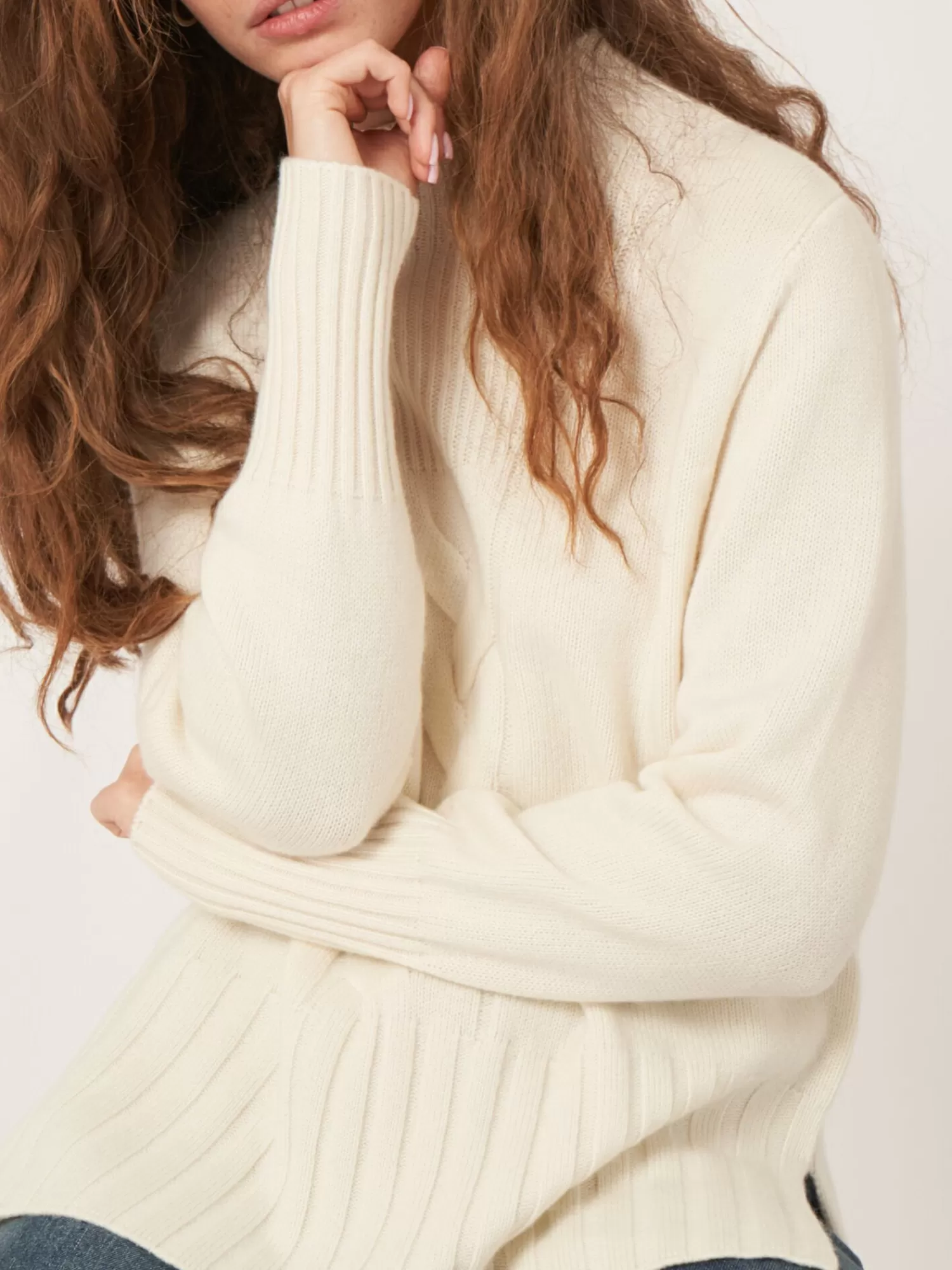Pull Femme Élégant à Col Montant - Motif Câblé Tendance pour Look Hivernal Cosy