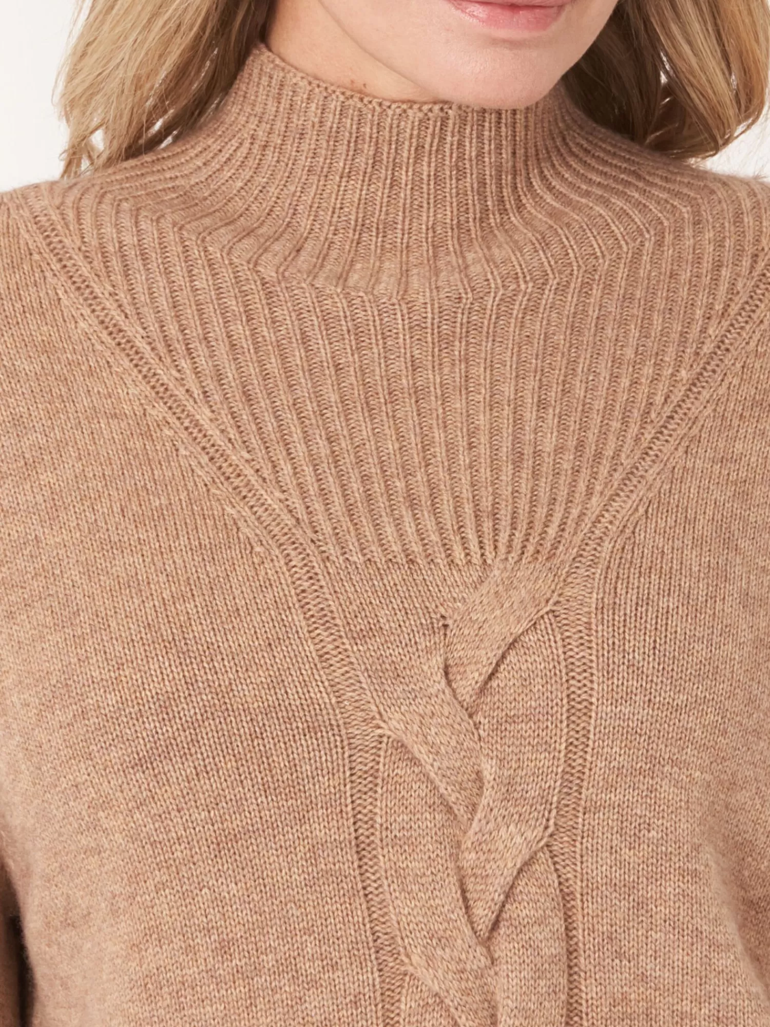 Pull Femme à Col Montant avec Détail Jacquard Torsadé - Confort et Style en Laine Douce