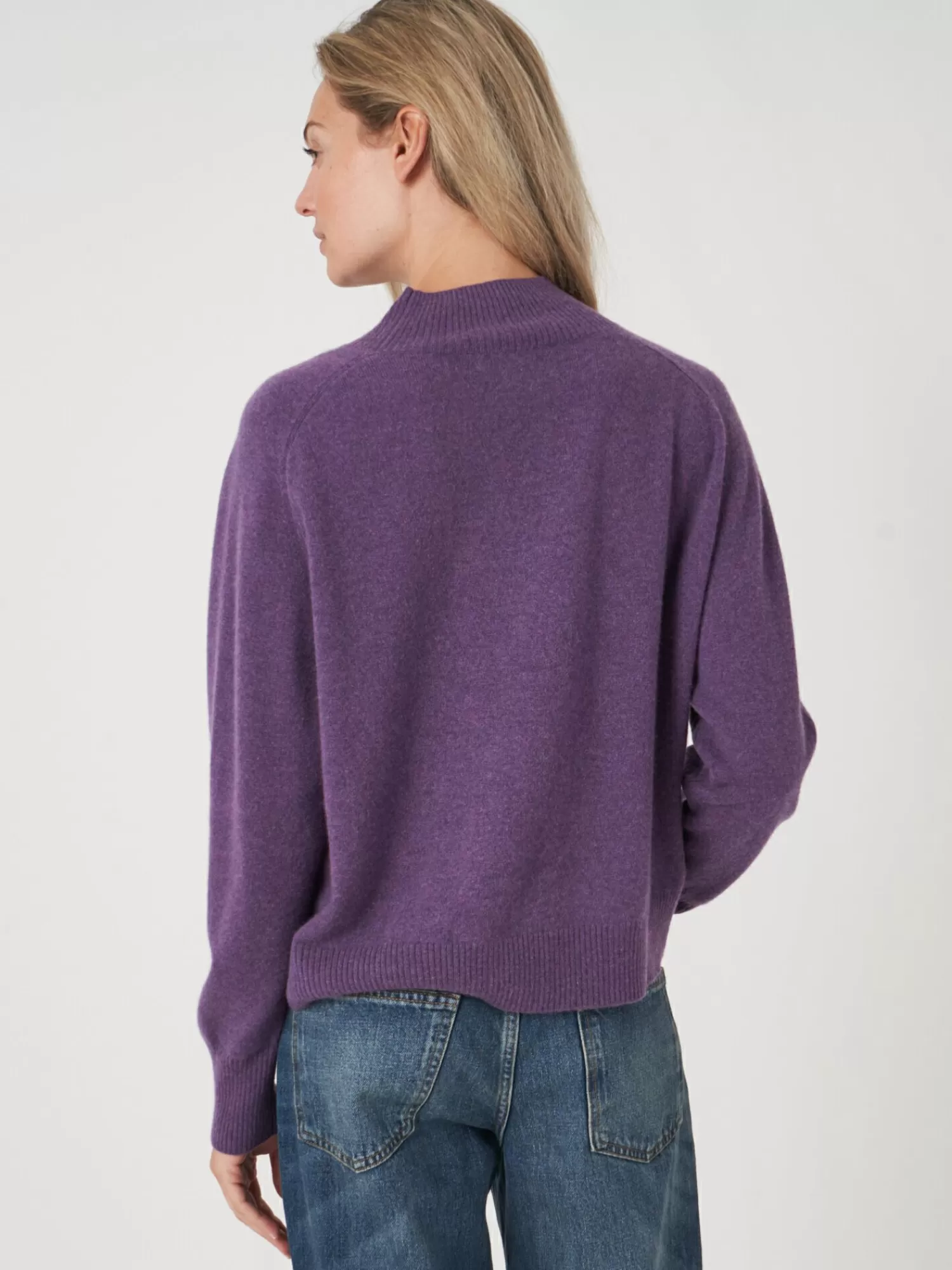 Élégant pull femme col montant avec emmanchures sarrélises - Confort et style intemporel