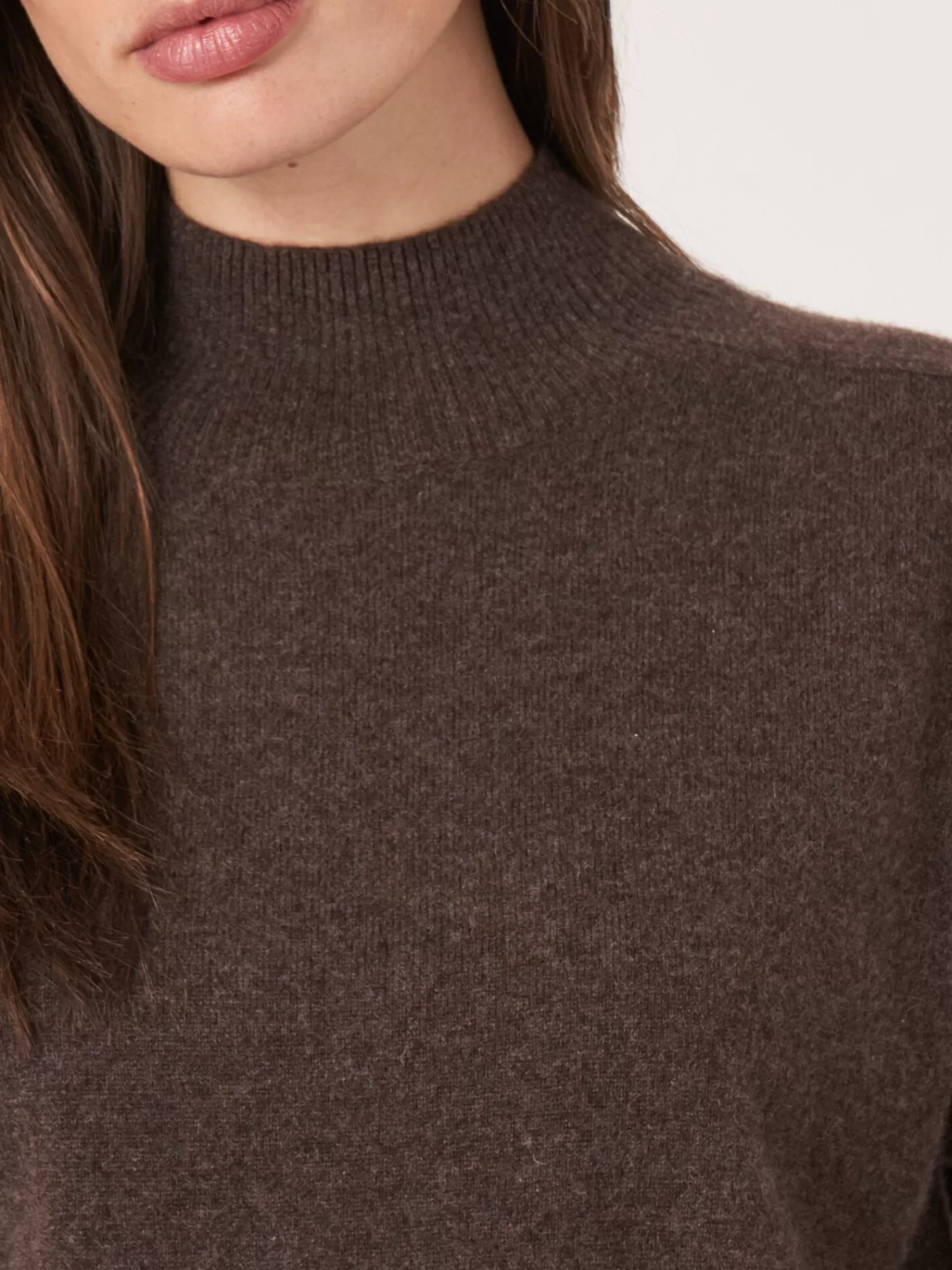 Pull Femme Élégant à Col Montant et Manches Ballon - Design Tendance et Confortable
