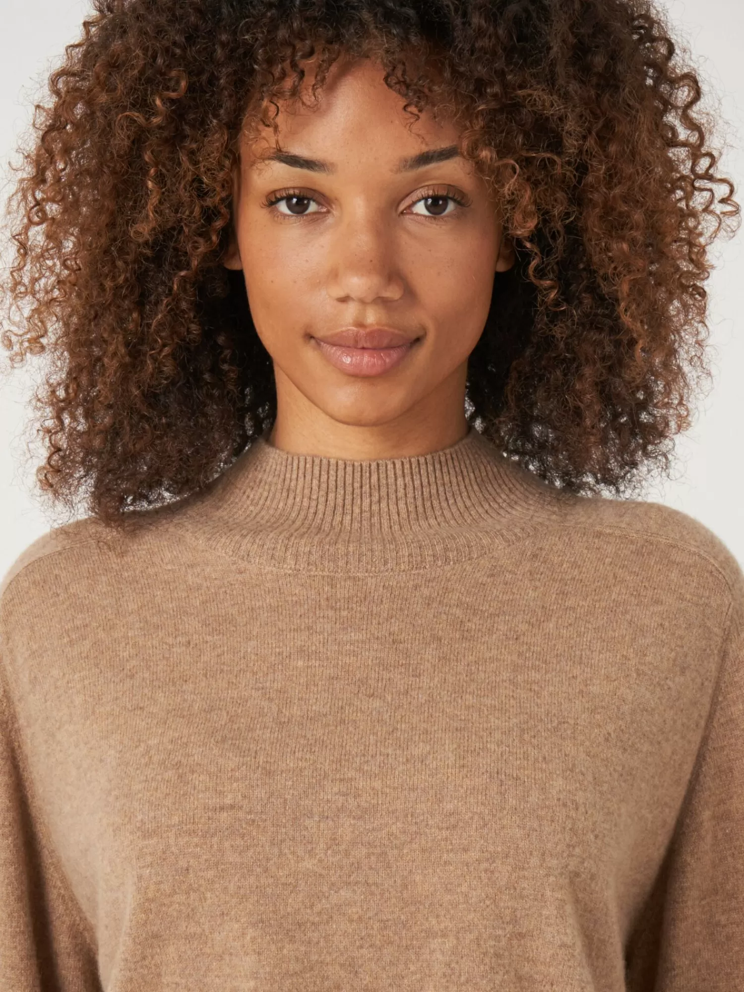 Pull Femme Élégant à Col Montant - Manches Raglan Style Urbain - Stock Limité