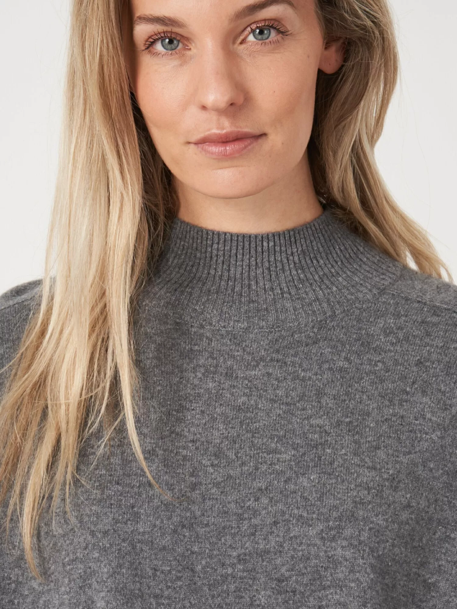 Pull Femme Élégant à Col Montant et Manches Raglan - Prix Abordable
